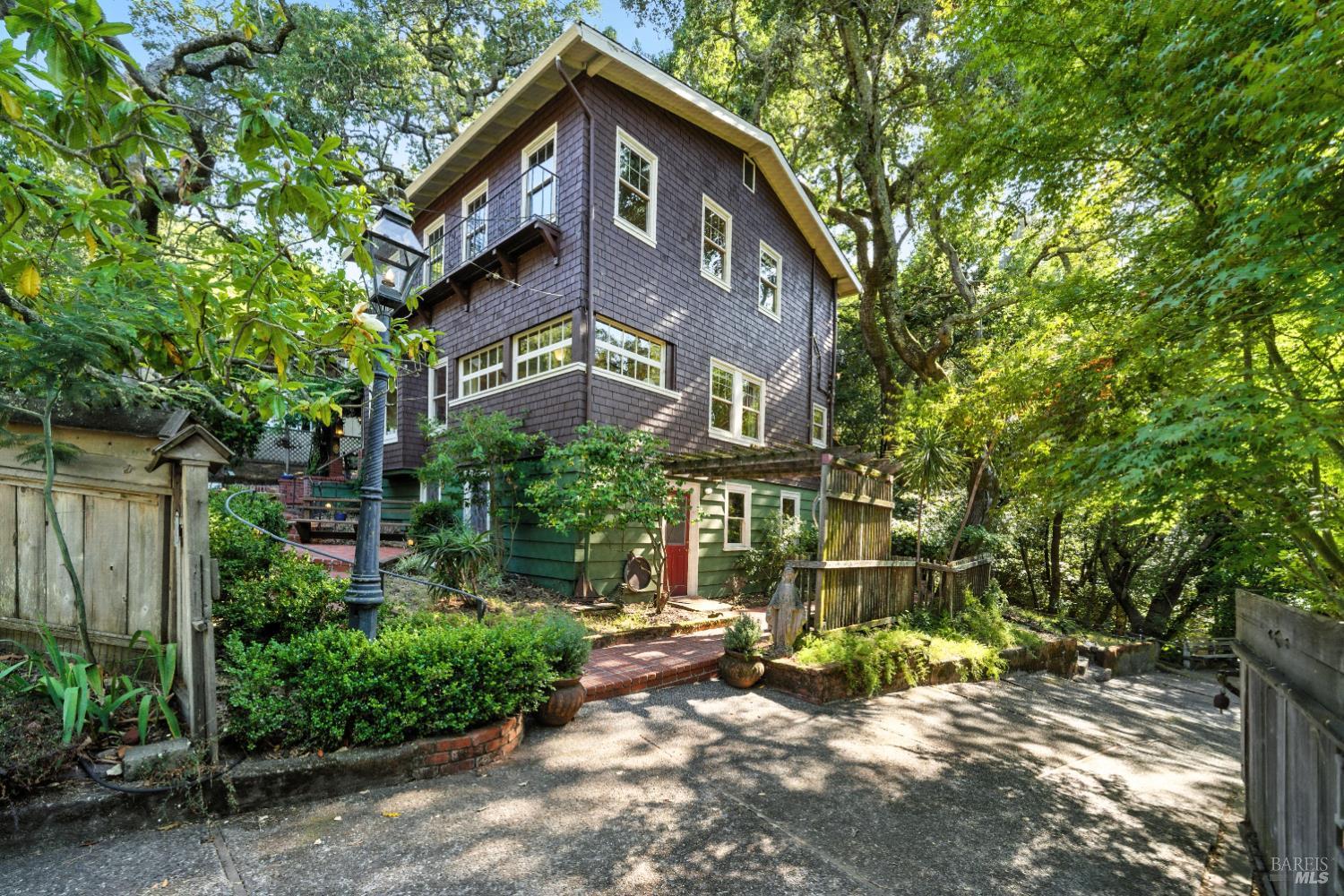 150 Bungalow Ave