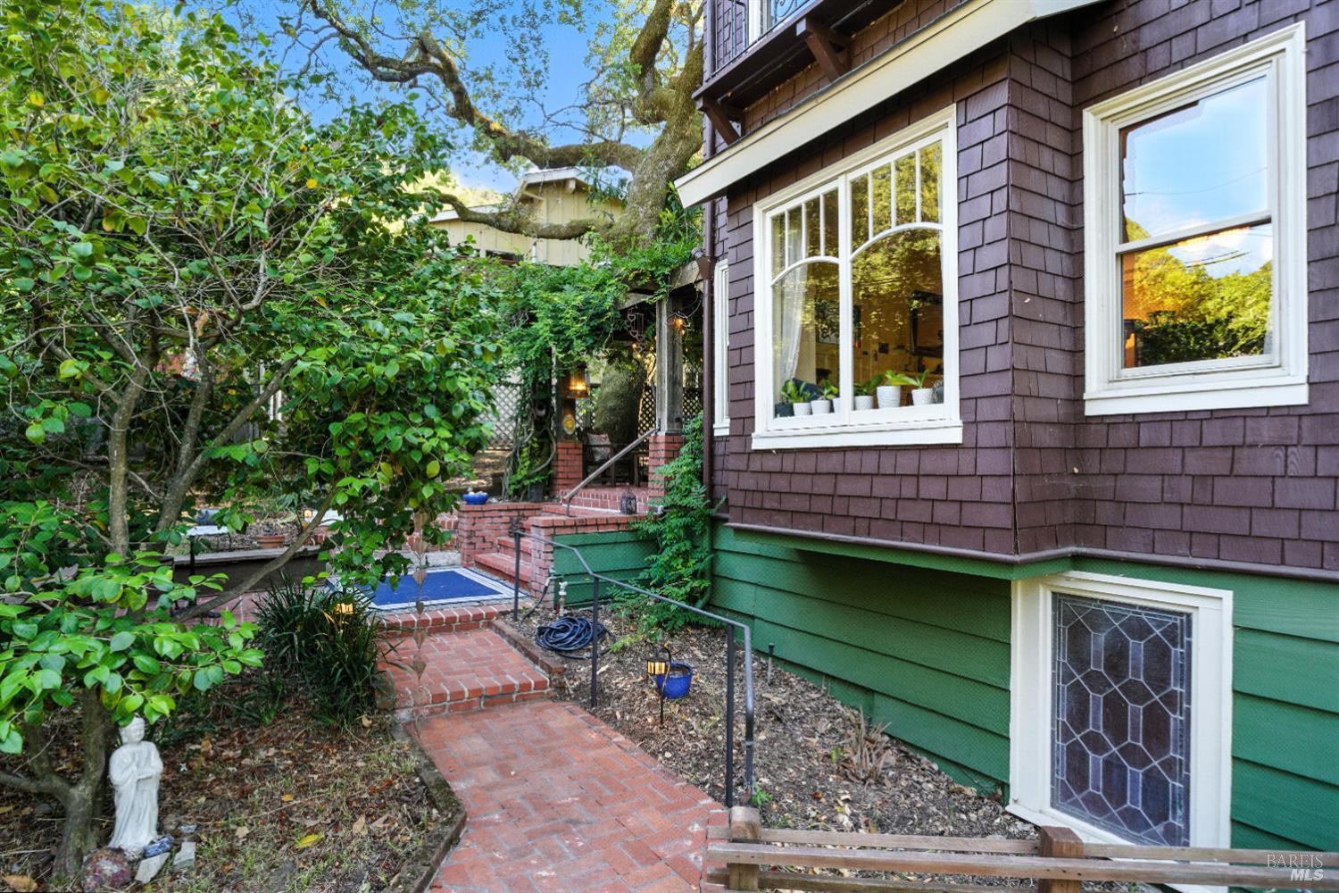 150 Bungalow Ave
