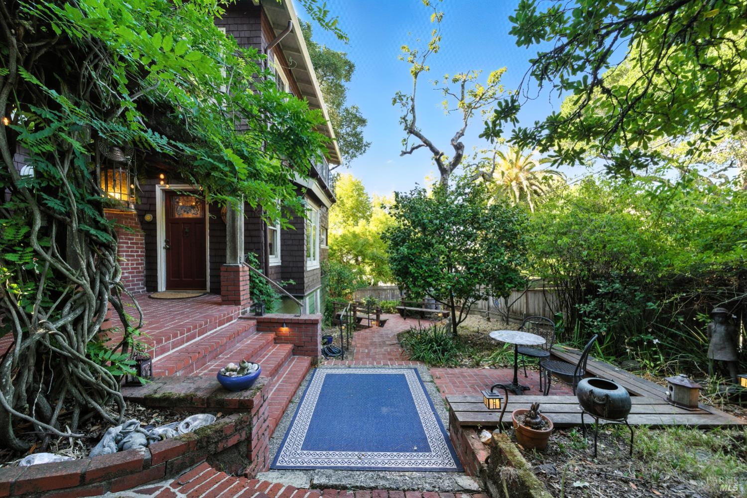 150 Bungalow Ave