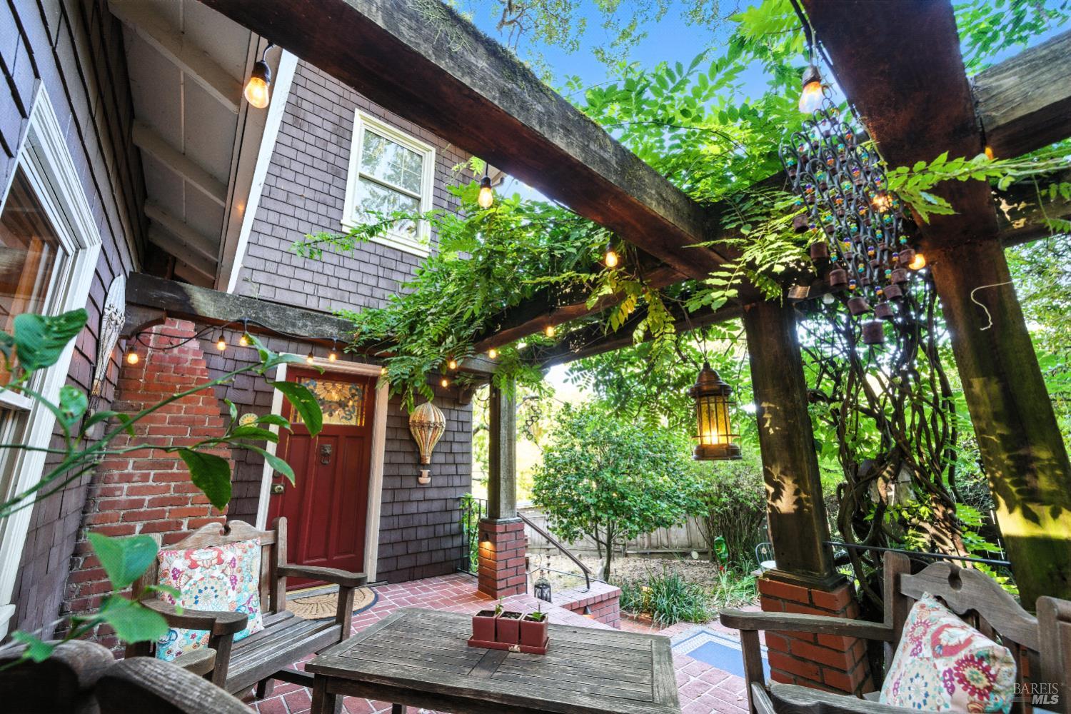 150 Bungalow Ave