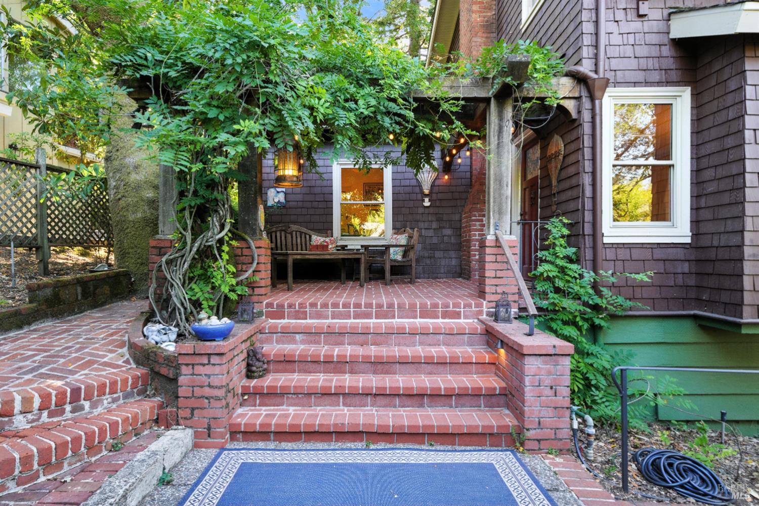 150 Bungalow Ave