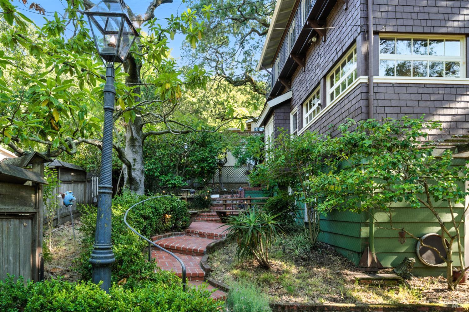150 Bungalow Ave