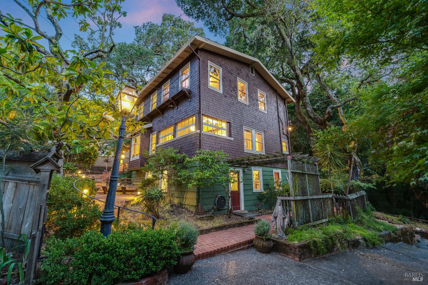 150 Bungalow Ave