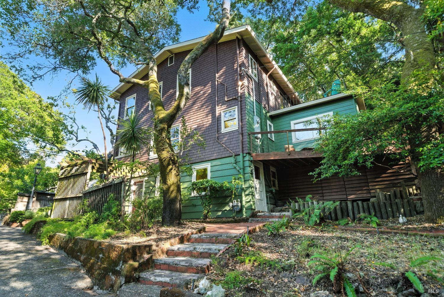 150 Bungalow Ave