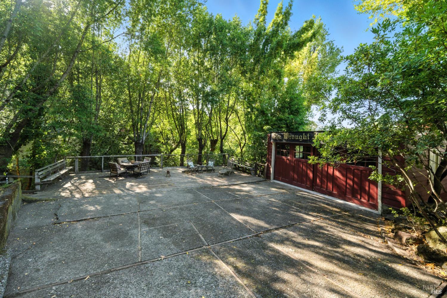 150 Bungalow Ave