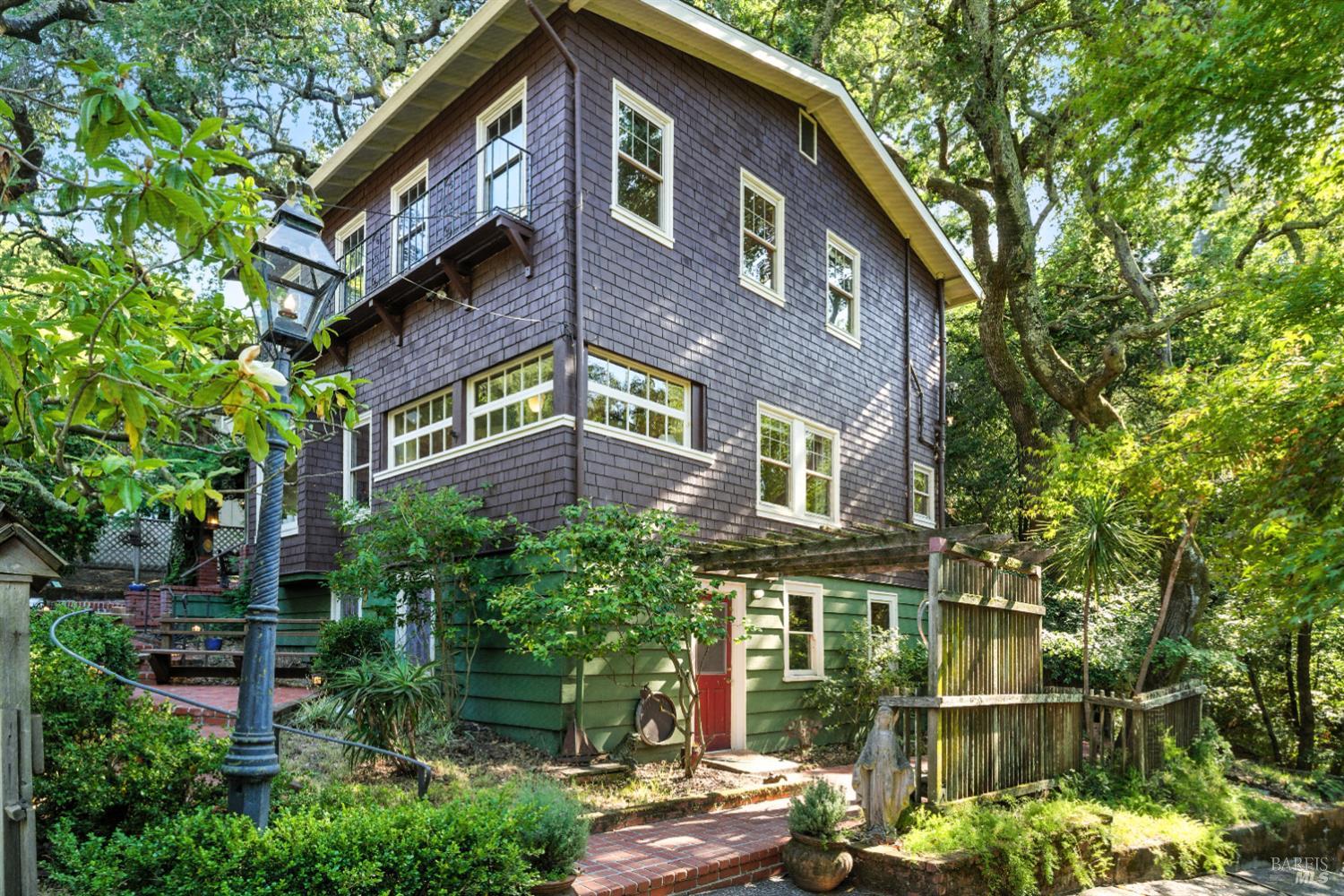 150 Bungalow Ave