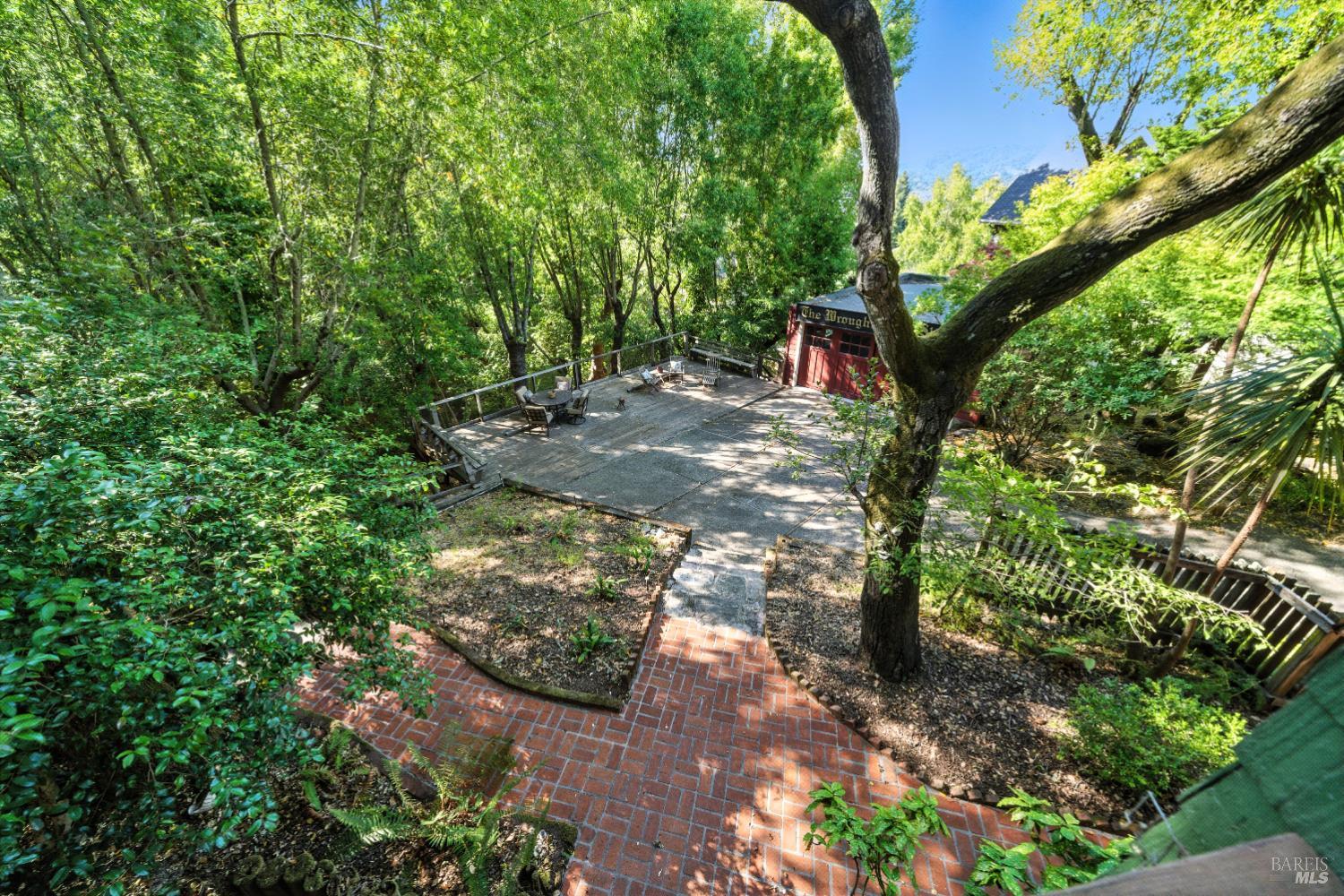 150 Bungalow Ave
