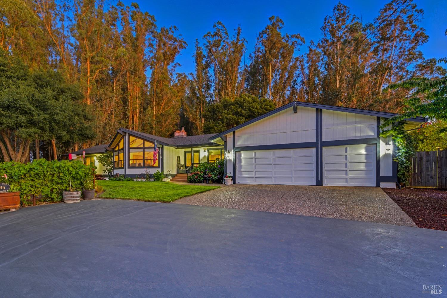 296 Eucalyptus Ave