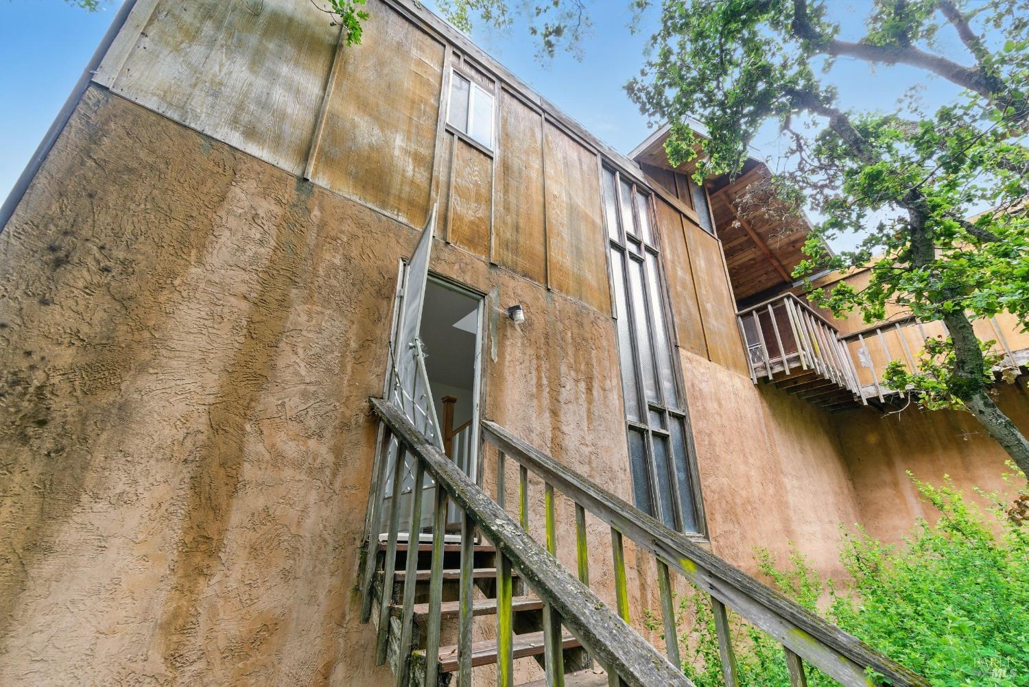 2 Bayhills Dr