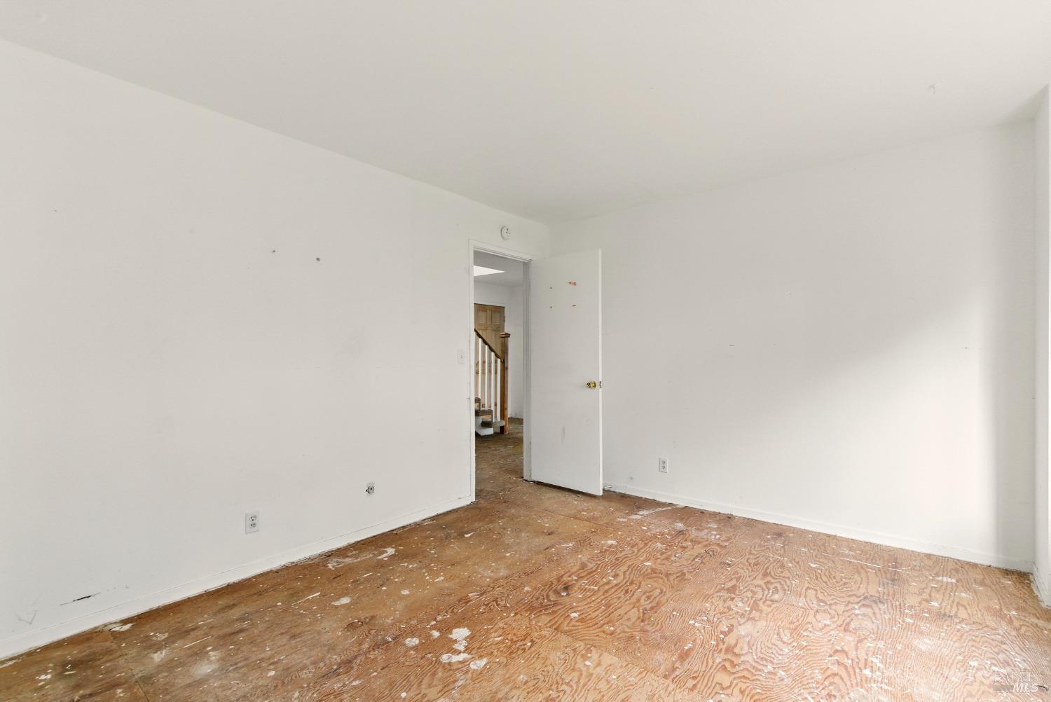 2 Bayhills Dr