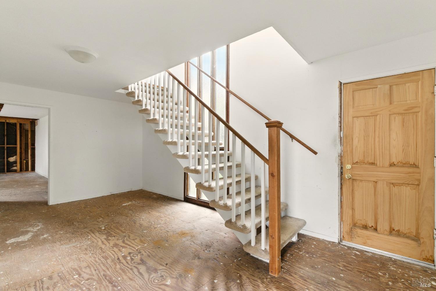 2 Bayhills Dr