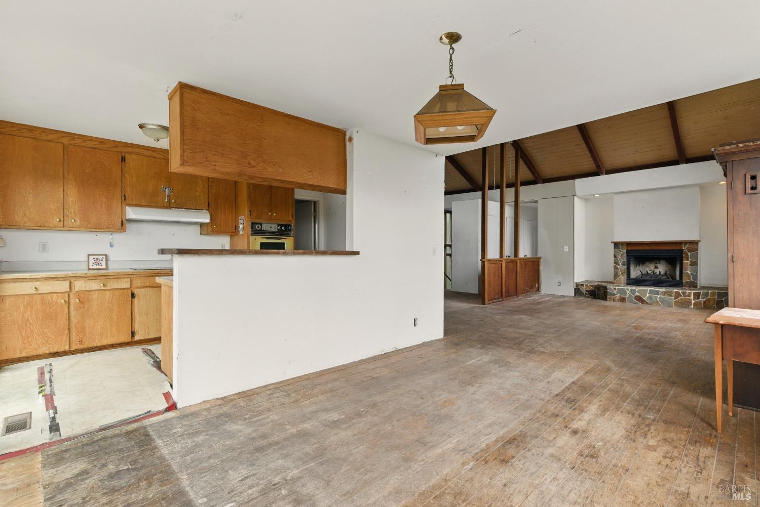 2 Bayhills Dr