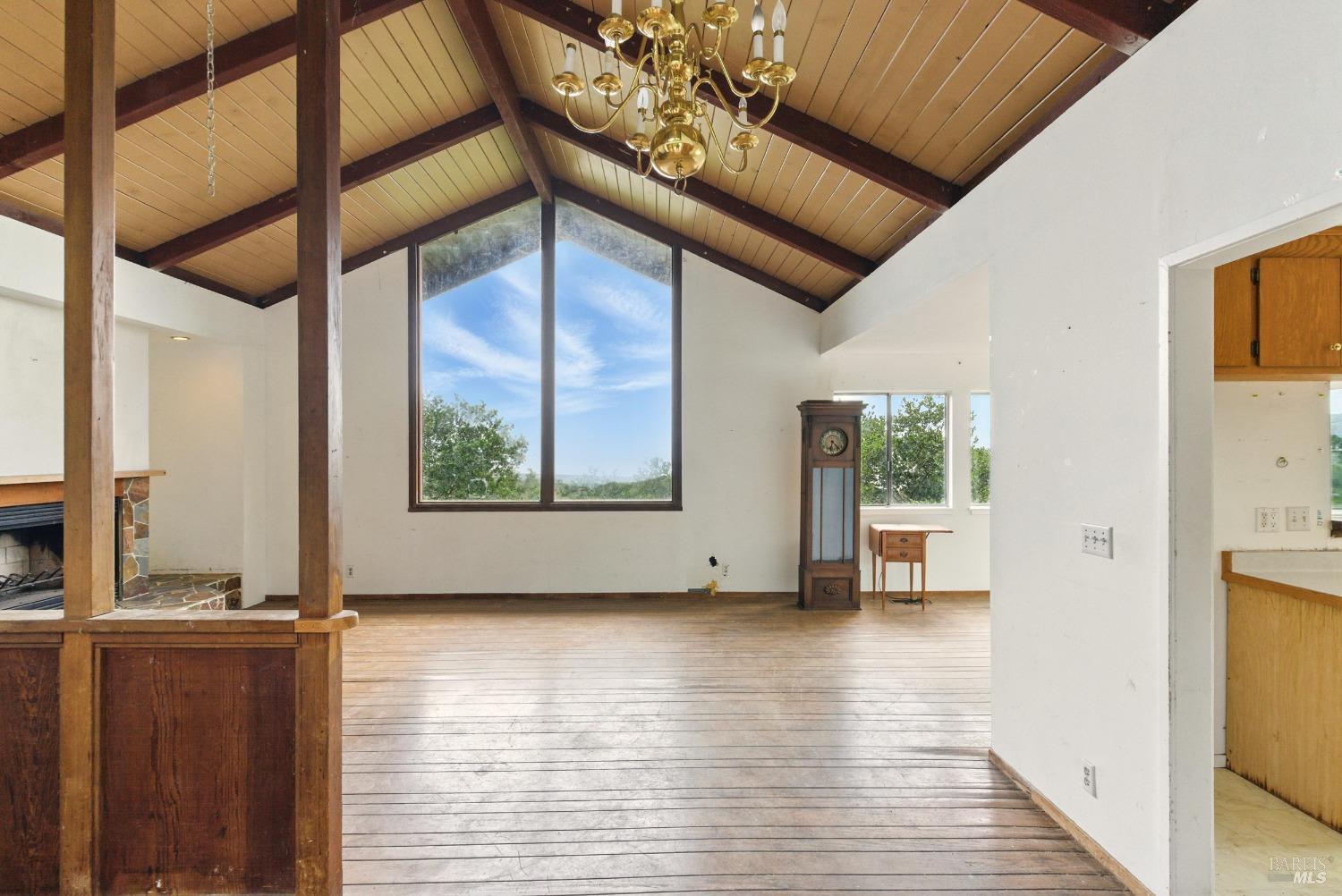 2 Bayhills Dr