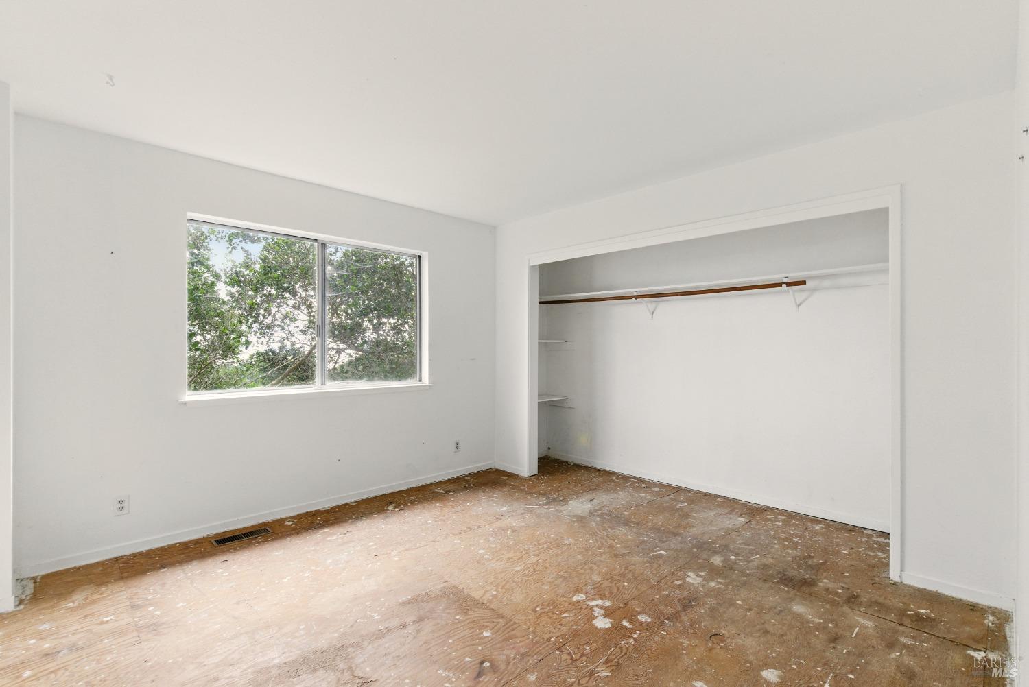 2 Bayhills Dr