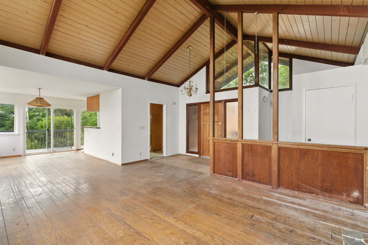 2 Bayhills Dr