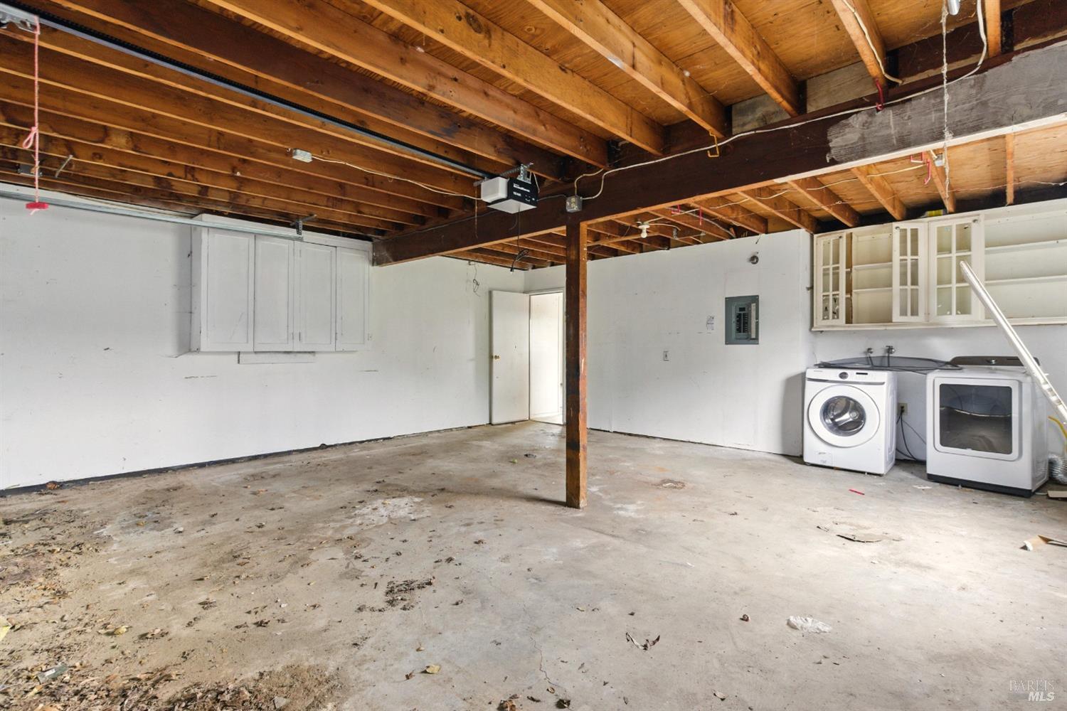 2 Bayhills Dr