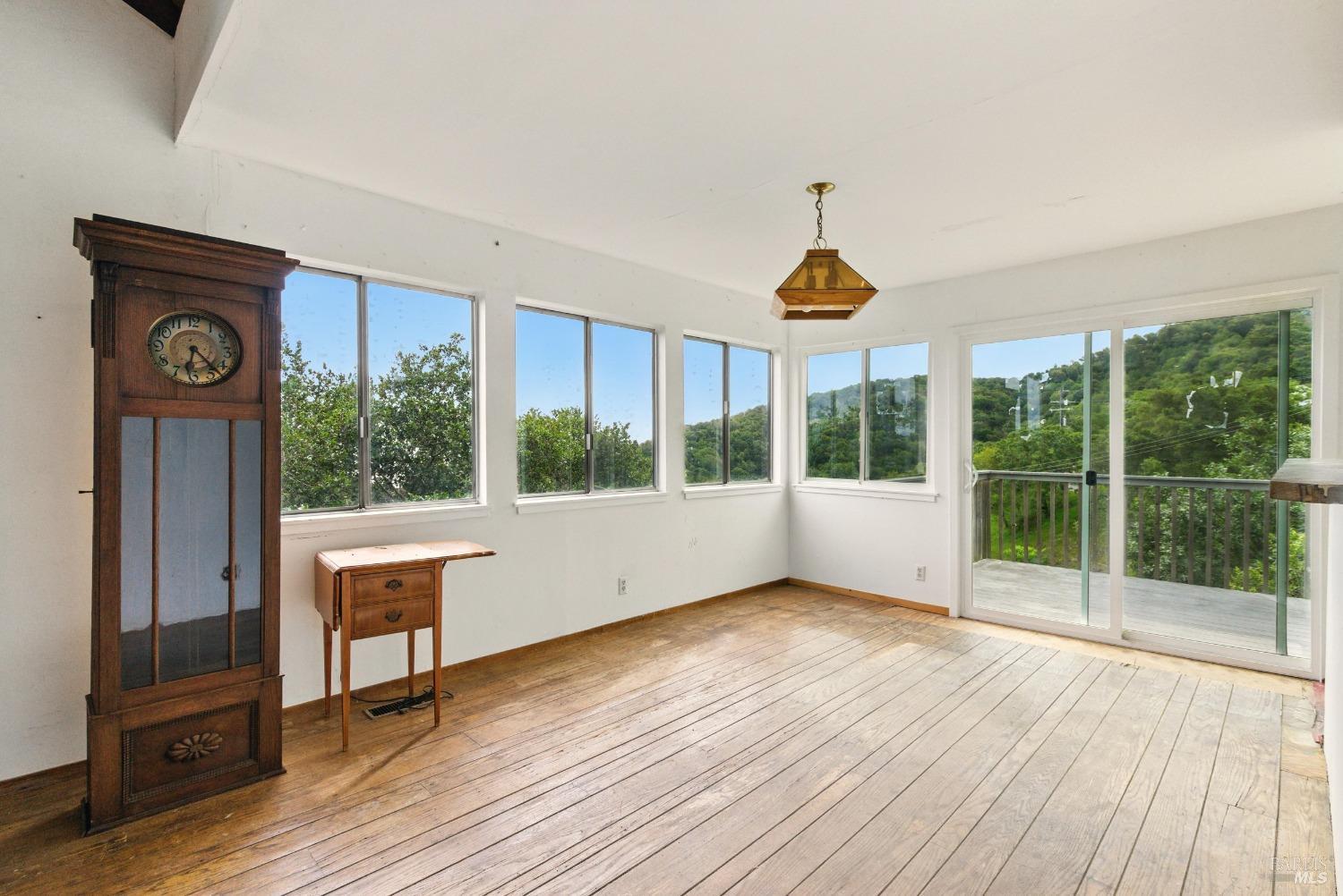 2 Bayhills Dr