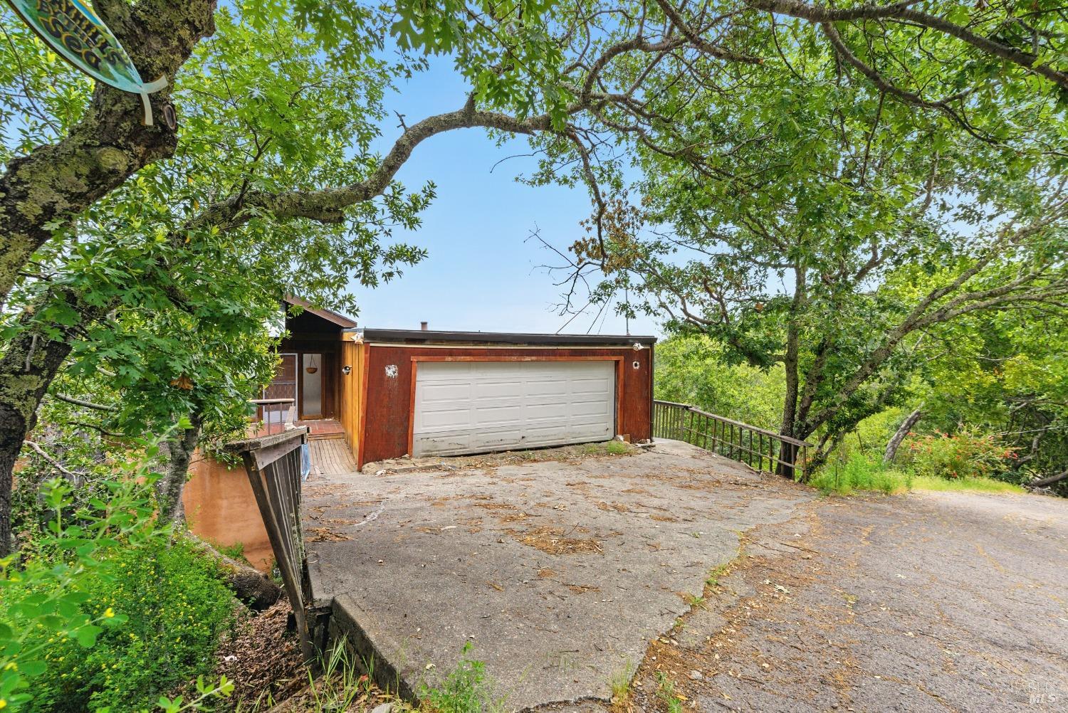 2 Bayhills Dr