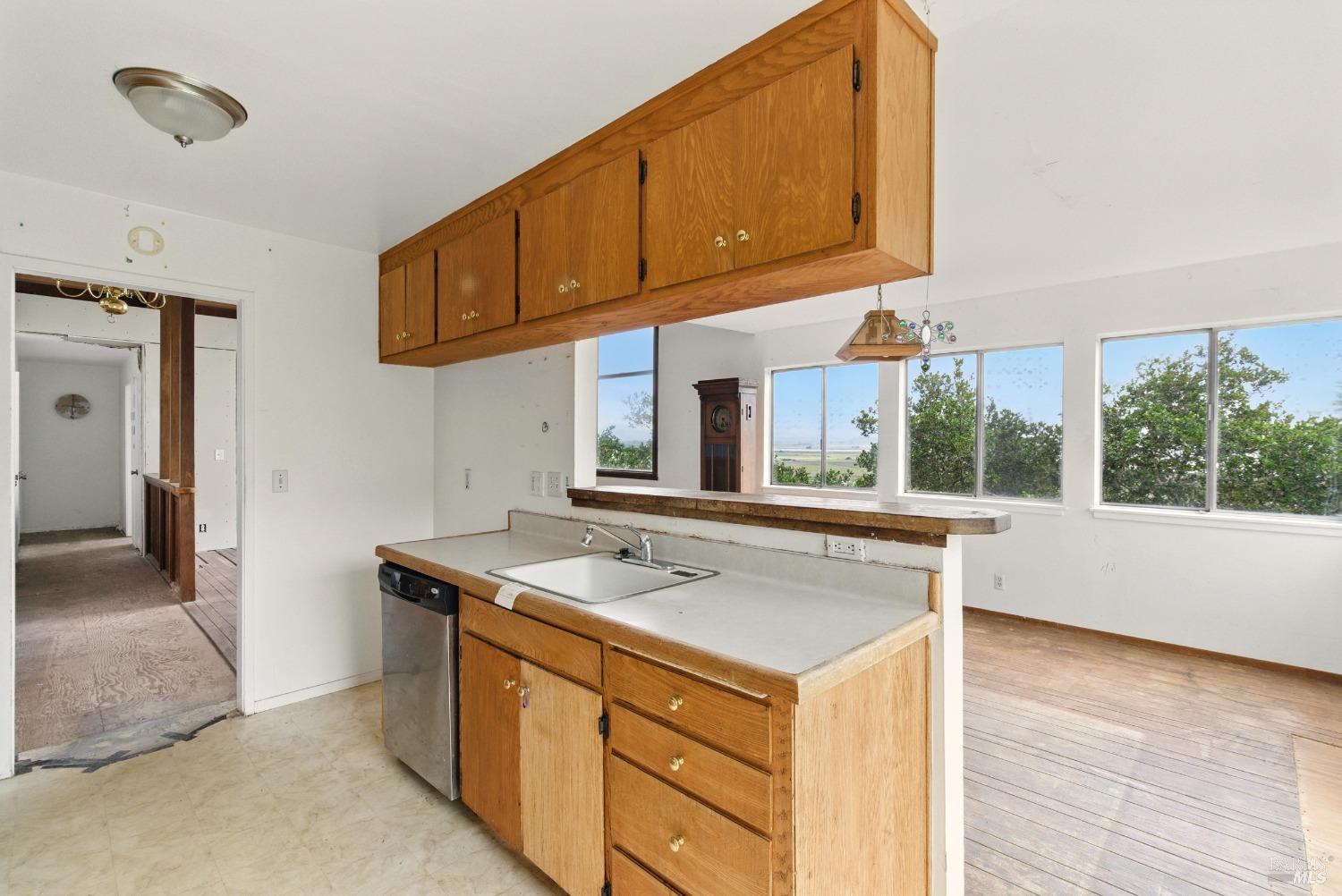 2 Bayhills Dr