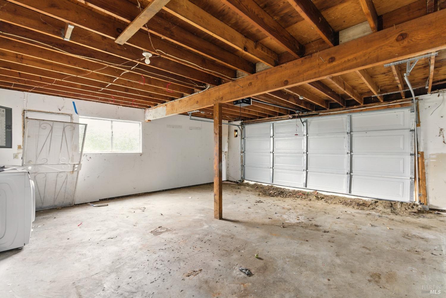 2 Bayhills Dr
