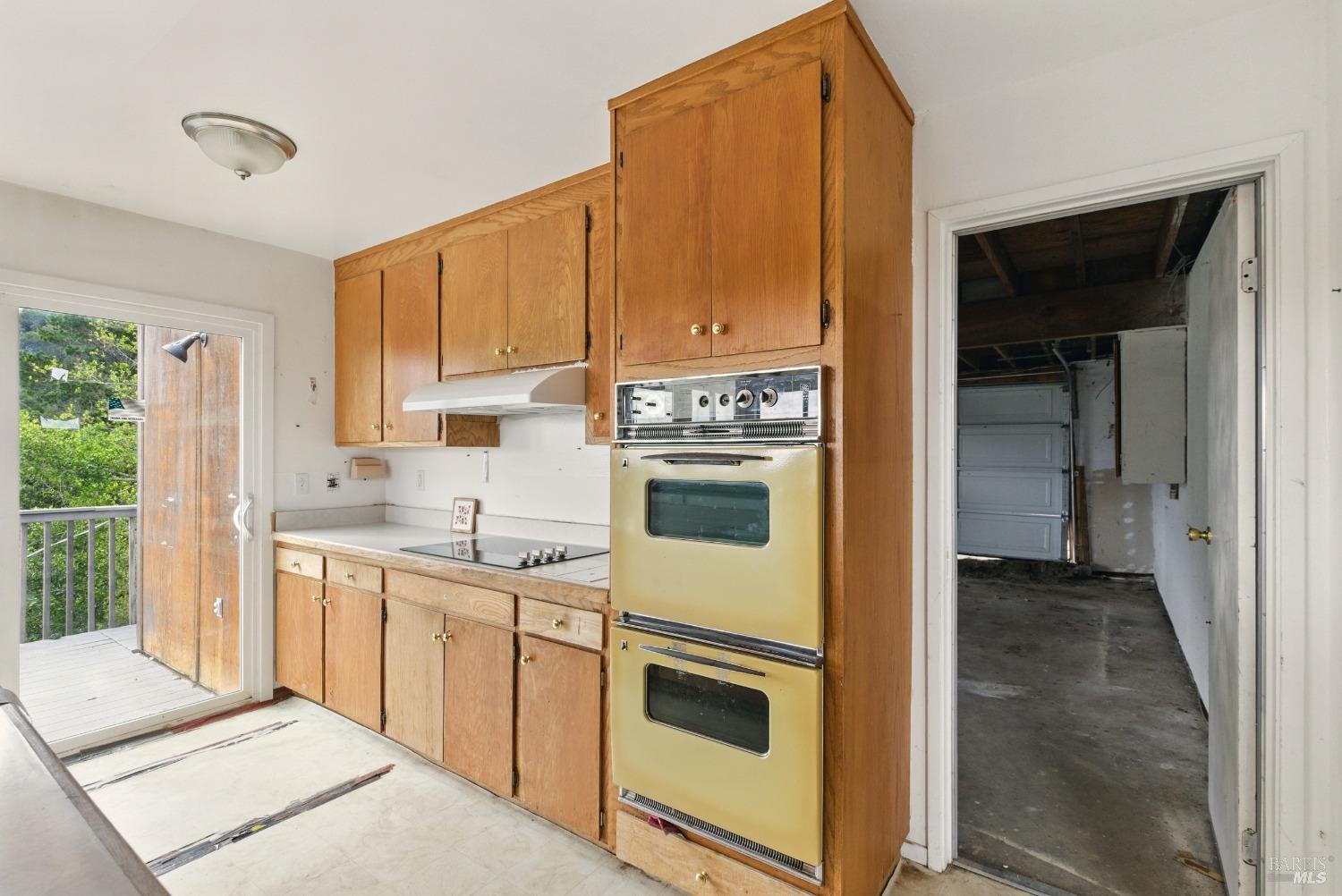 2 Bayhills Dr