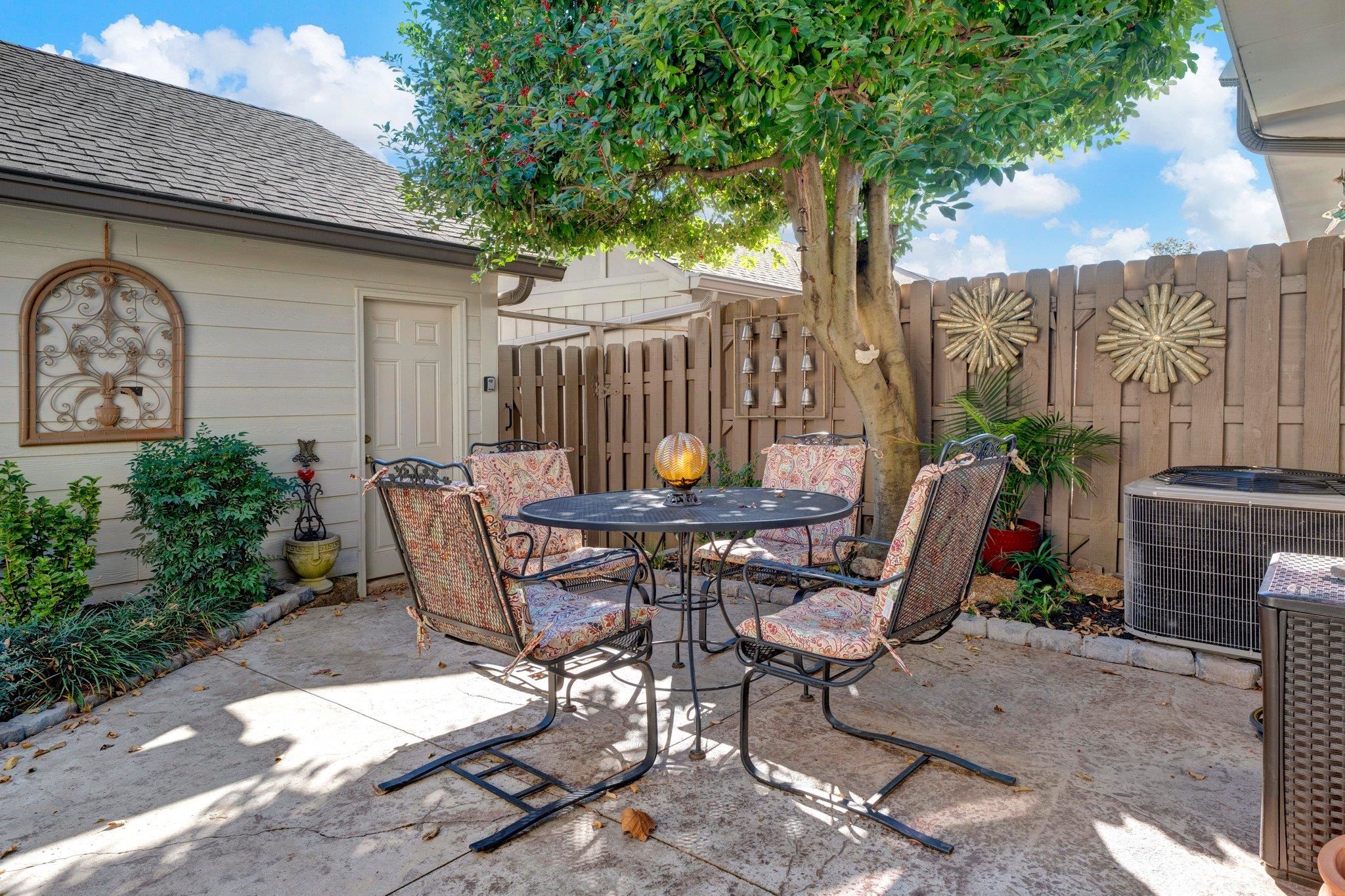 1693 HOBBITS GLEN DR Unit: 27