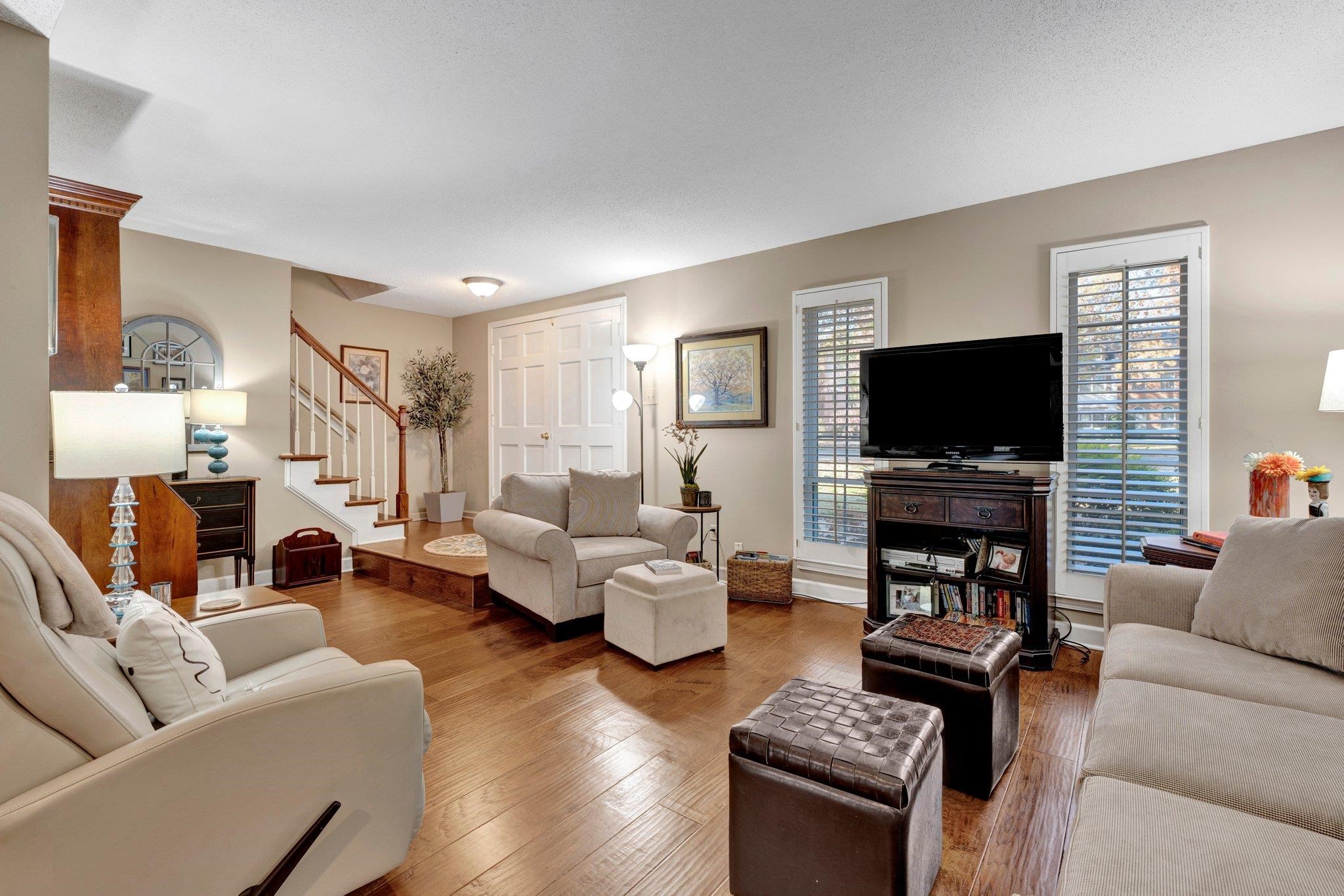 1693 HOBBITS GLEN DR Unit: 27