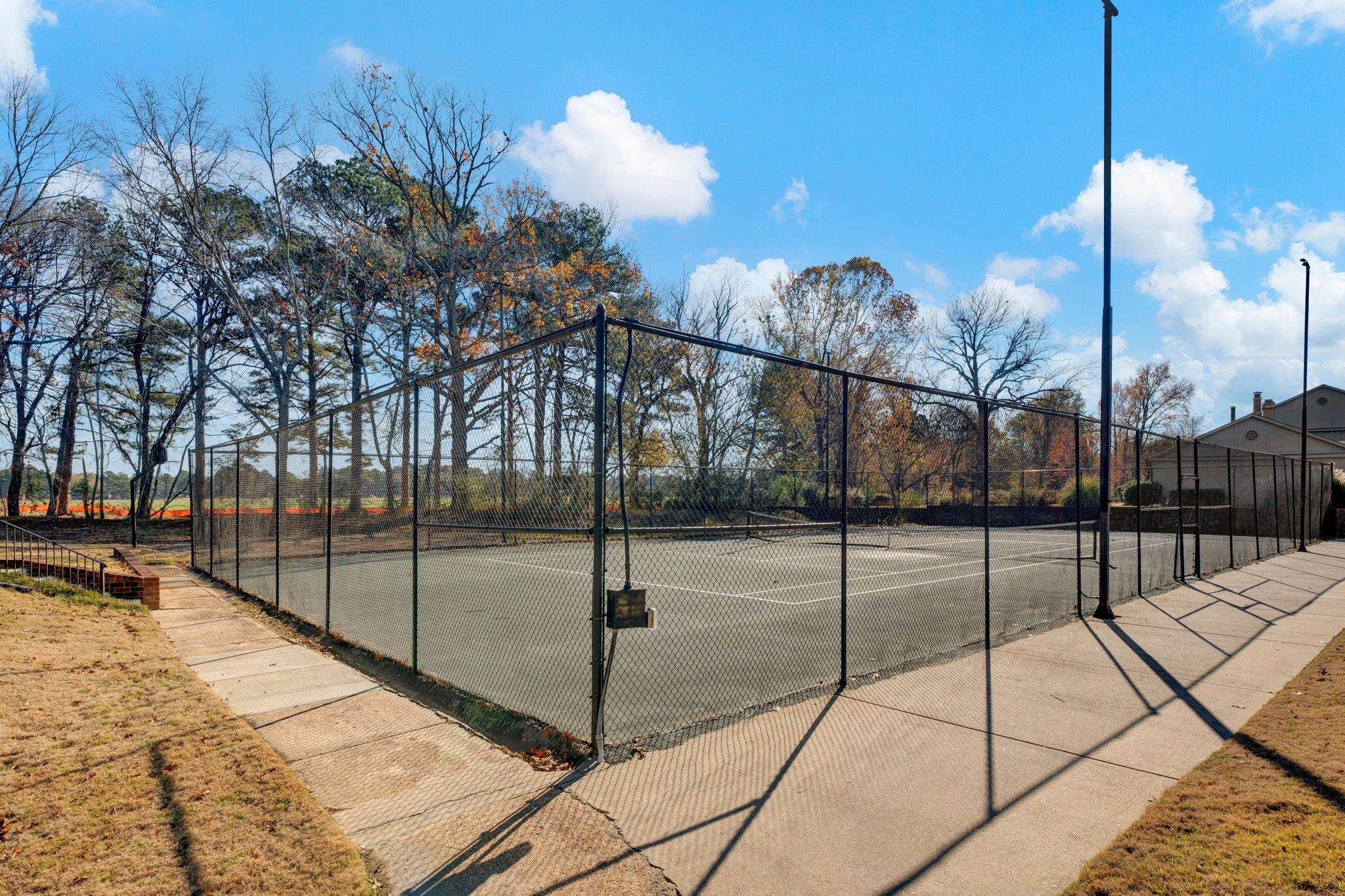 1693 HOBBITS GLEN DR Unit: 27