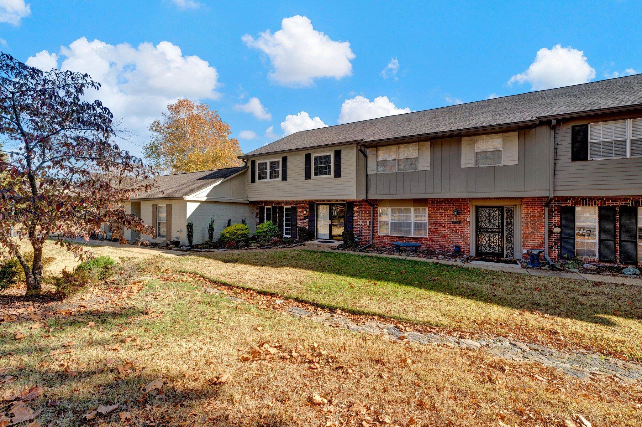 1693 HOBBITS GLEN DR Unit: 27