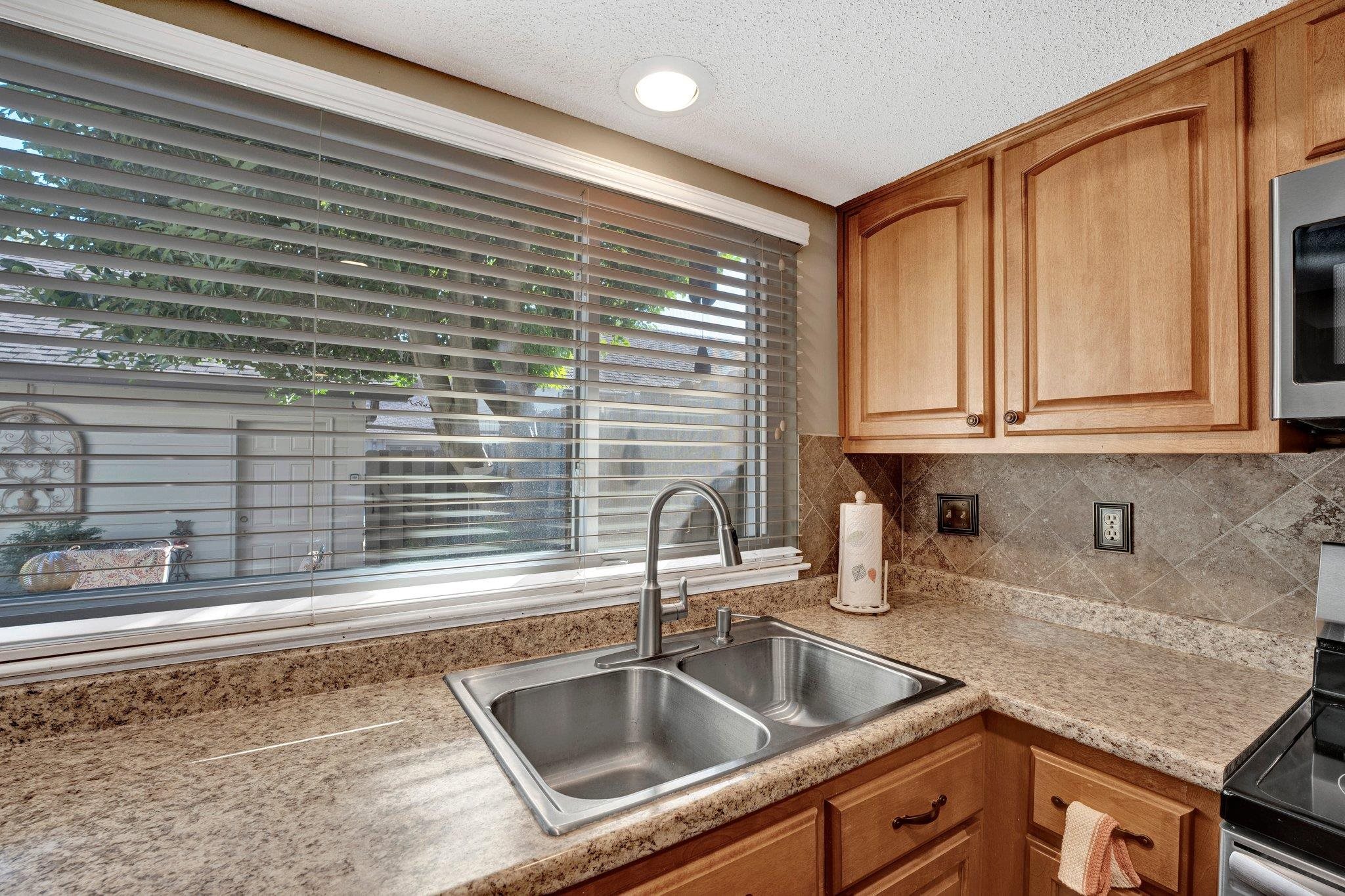 1693 HOBBITS GLEN DR Unit: 27