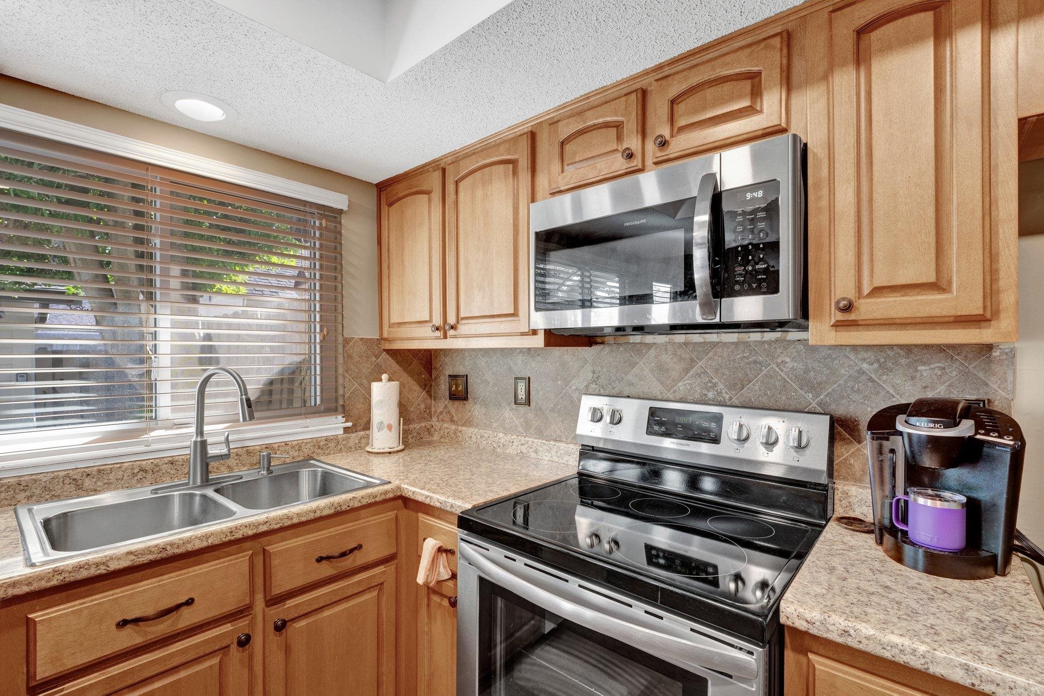 1693 HOBBITS GLEN DR Unit: 27