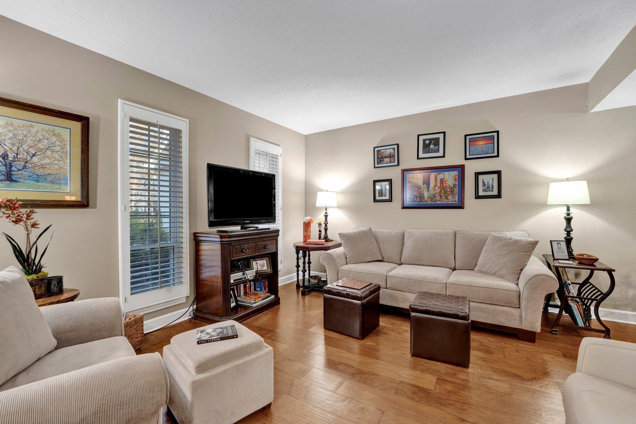 1693 HOBBITS GLEN DR Unit: 27