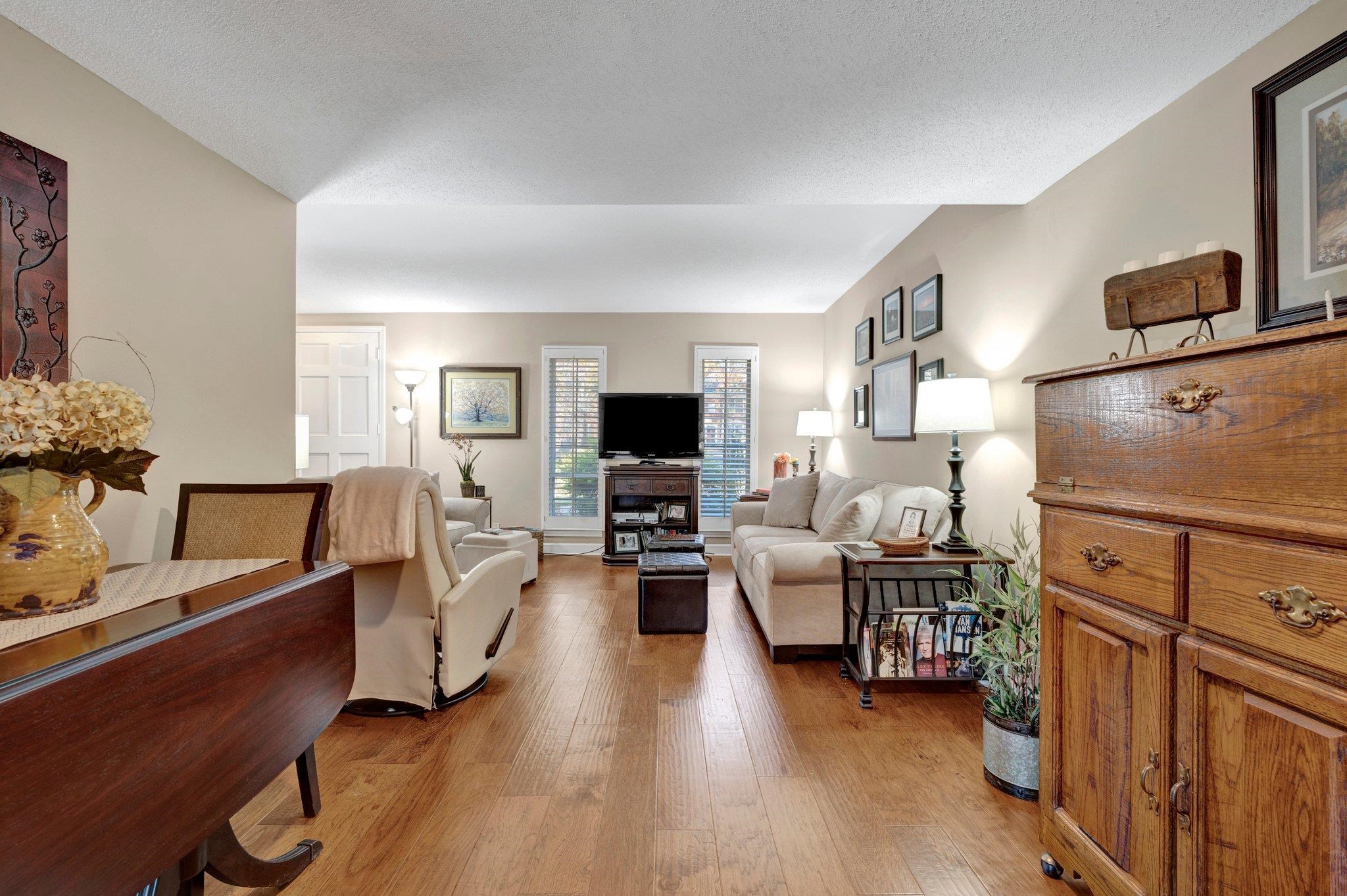 1693 HOBBITS GLEN DR Unit: 27