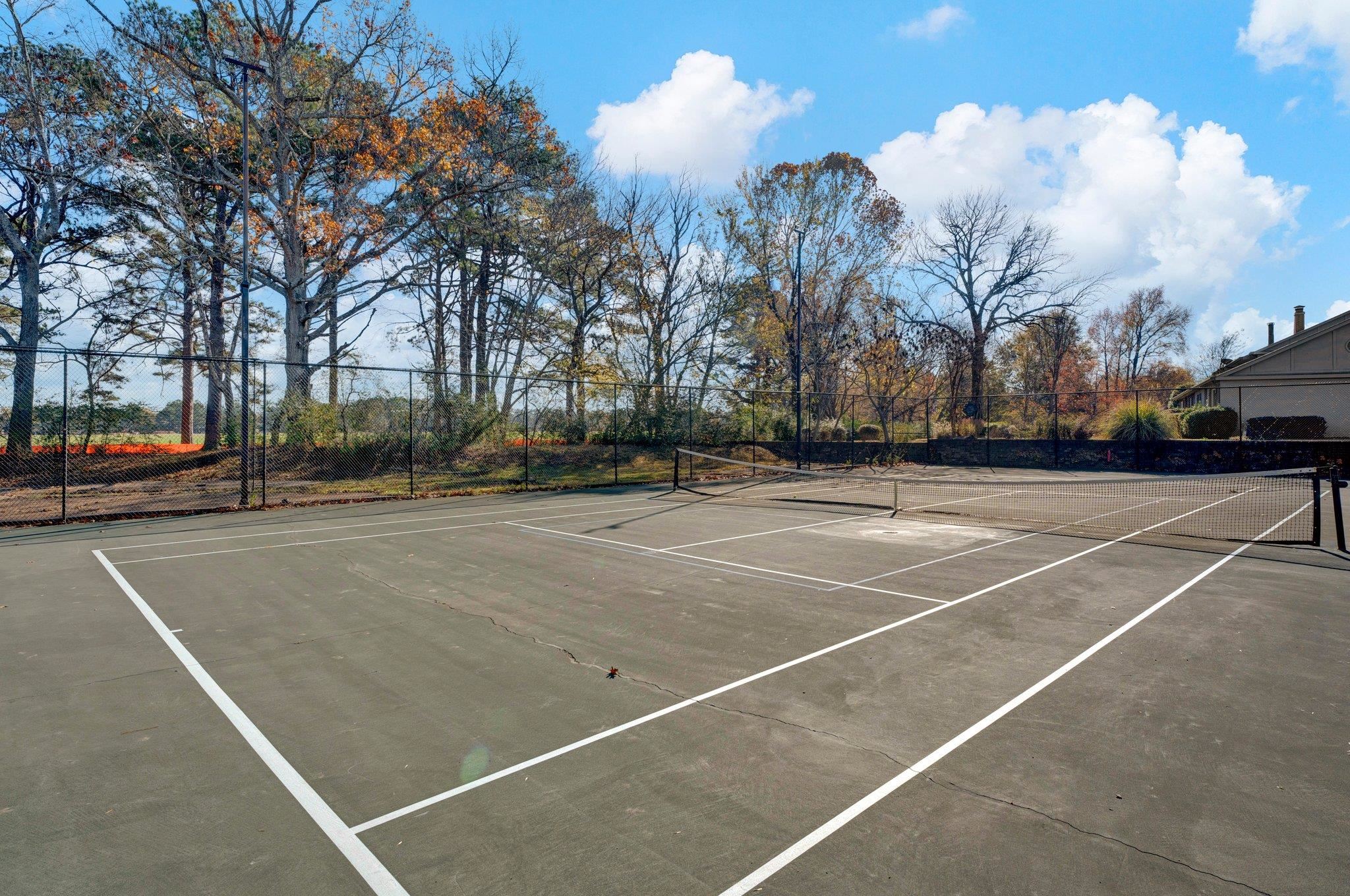 1693 HOBBITS GLEN DR Unit: 27