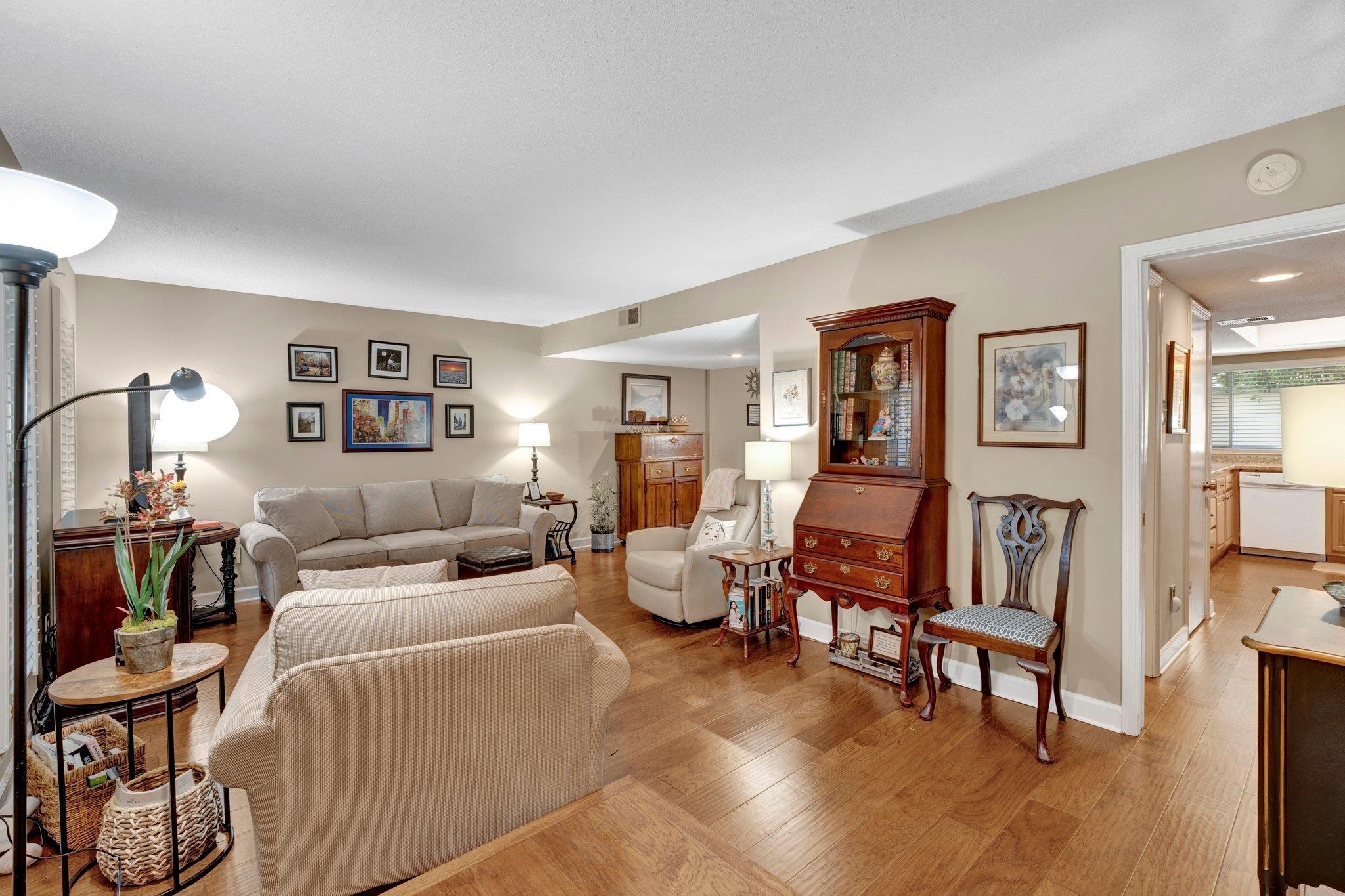1693 HOBBITS GLEN DR Unit: 27