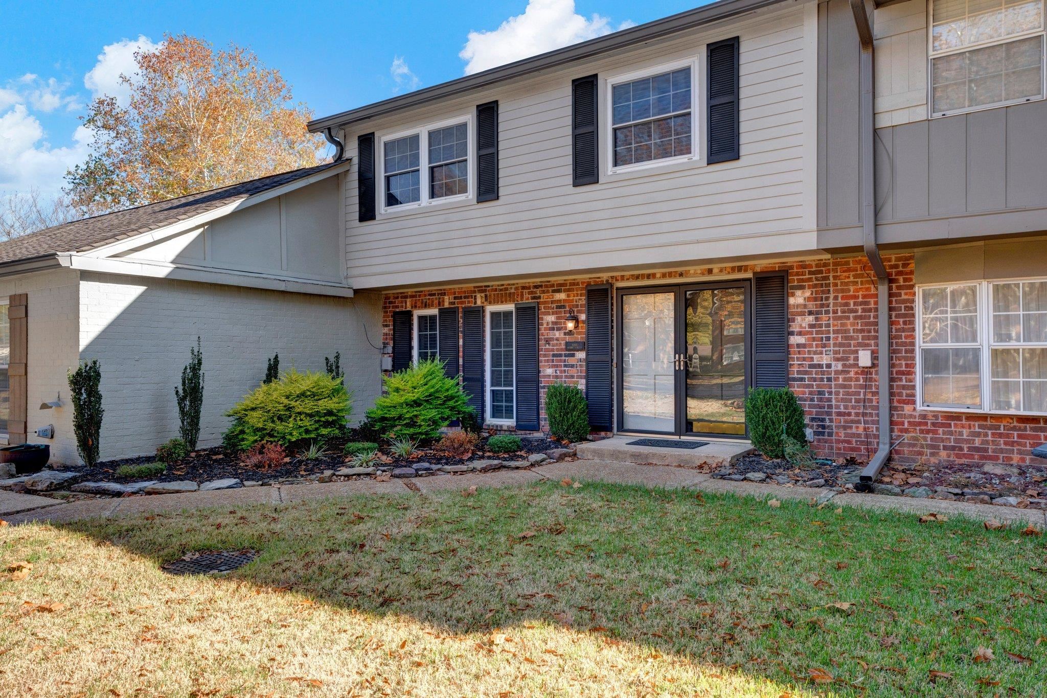 1693 HOBBITS GLEN DR Unit: 27