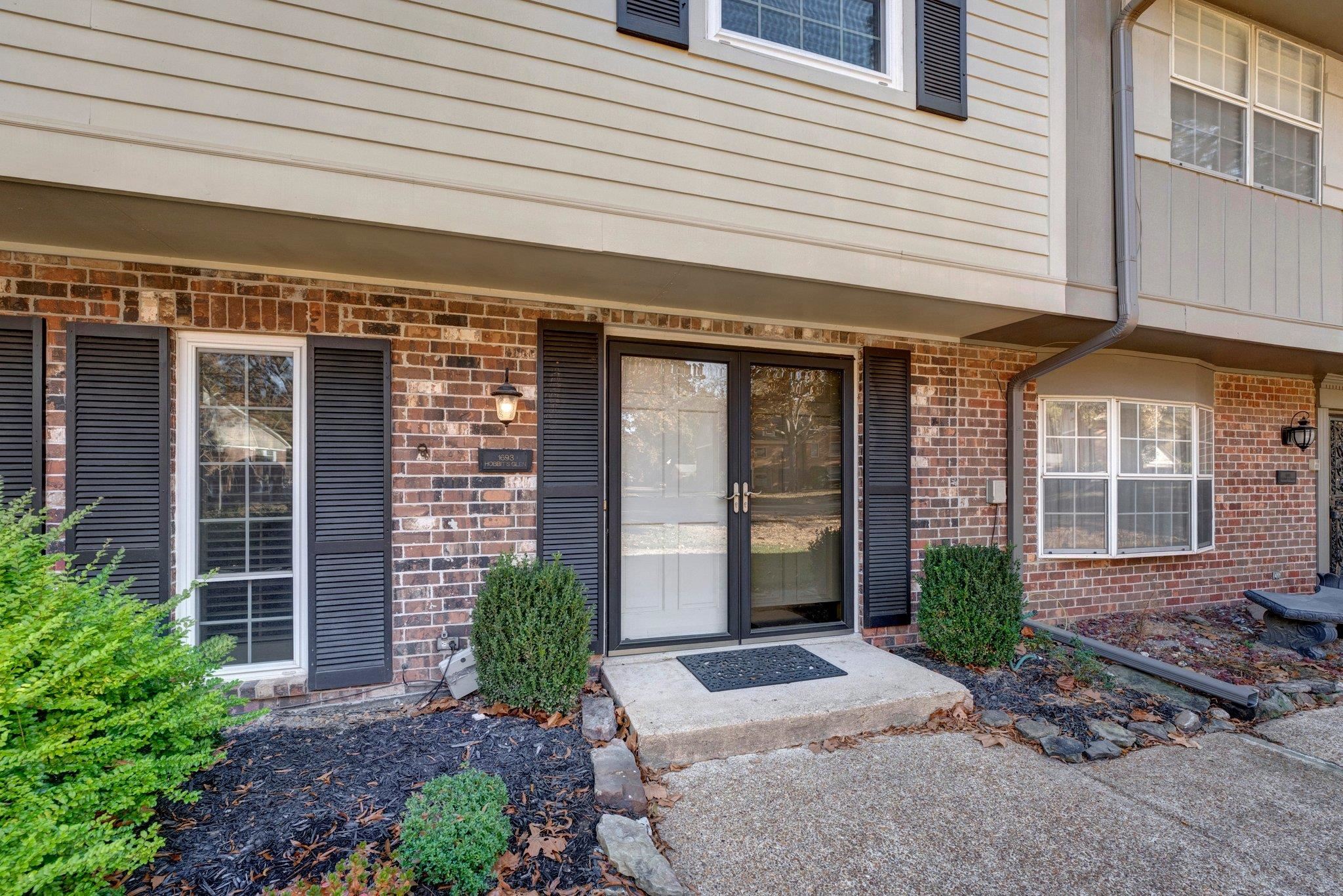 1693 HOBBITS GLEN DR Unit: 27