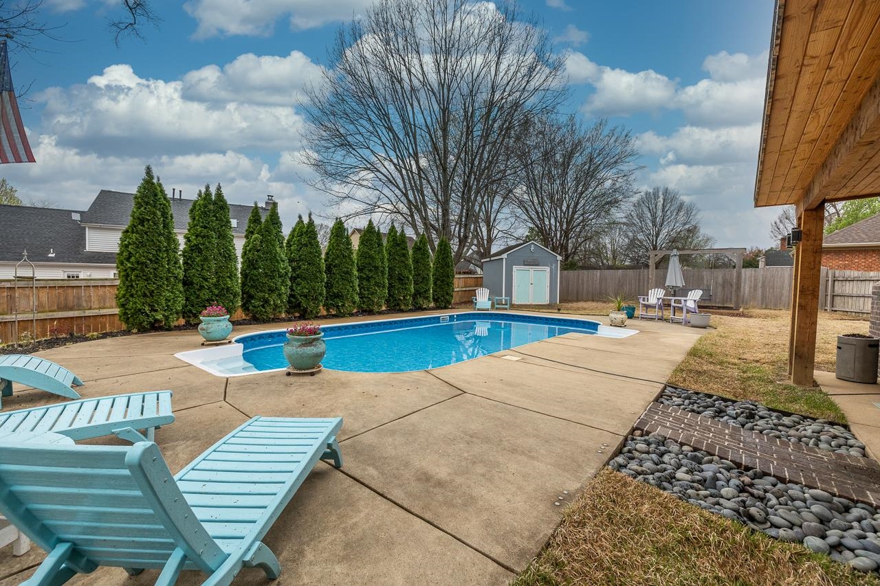 411 E POWELL RD
