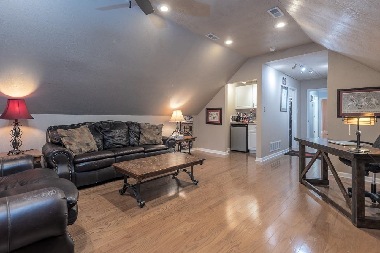 411 E POWELL RD