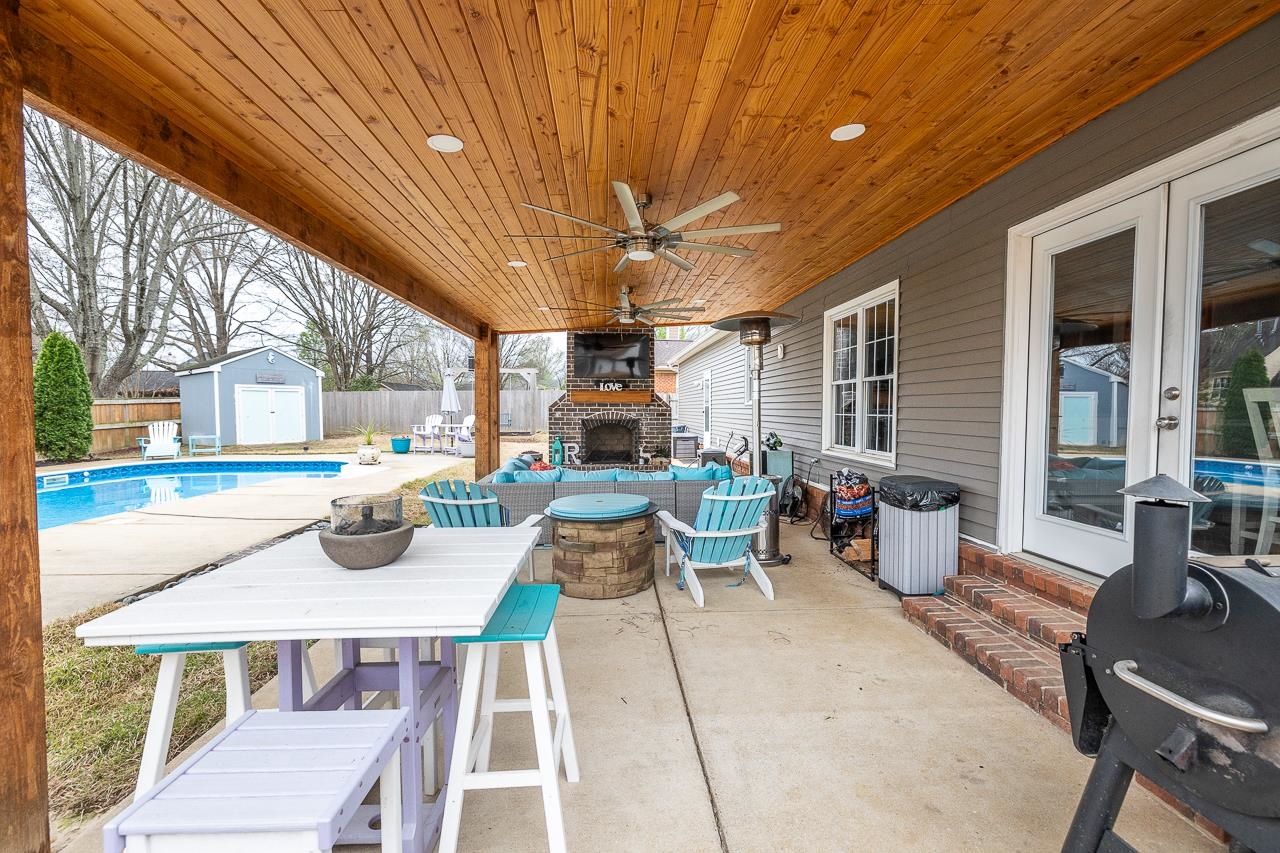 411 E POWELL RD