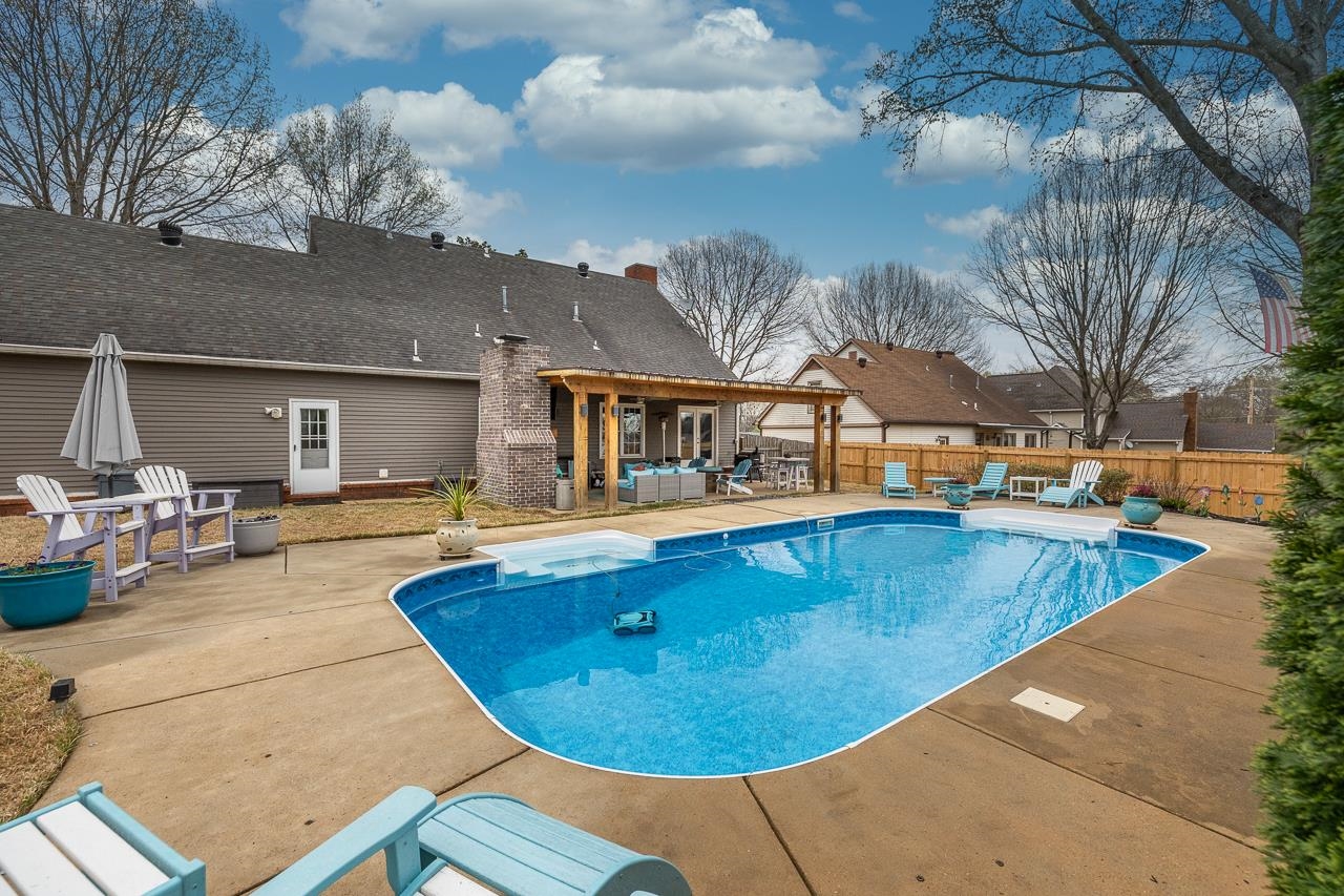 411 E POWELL RD