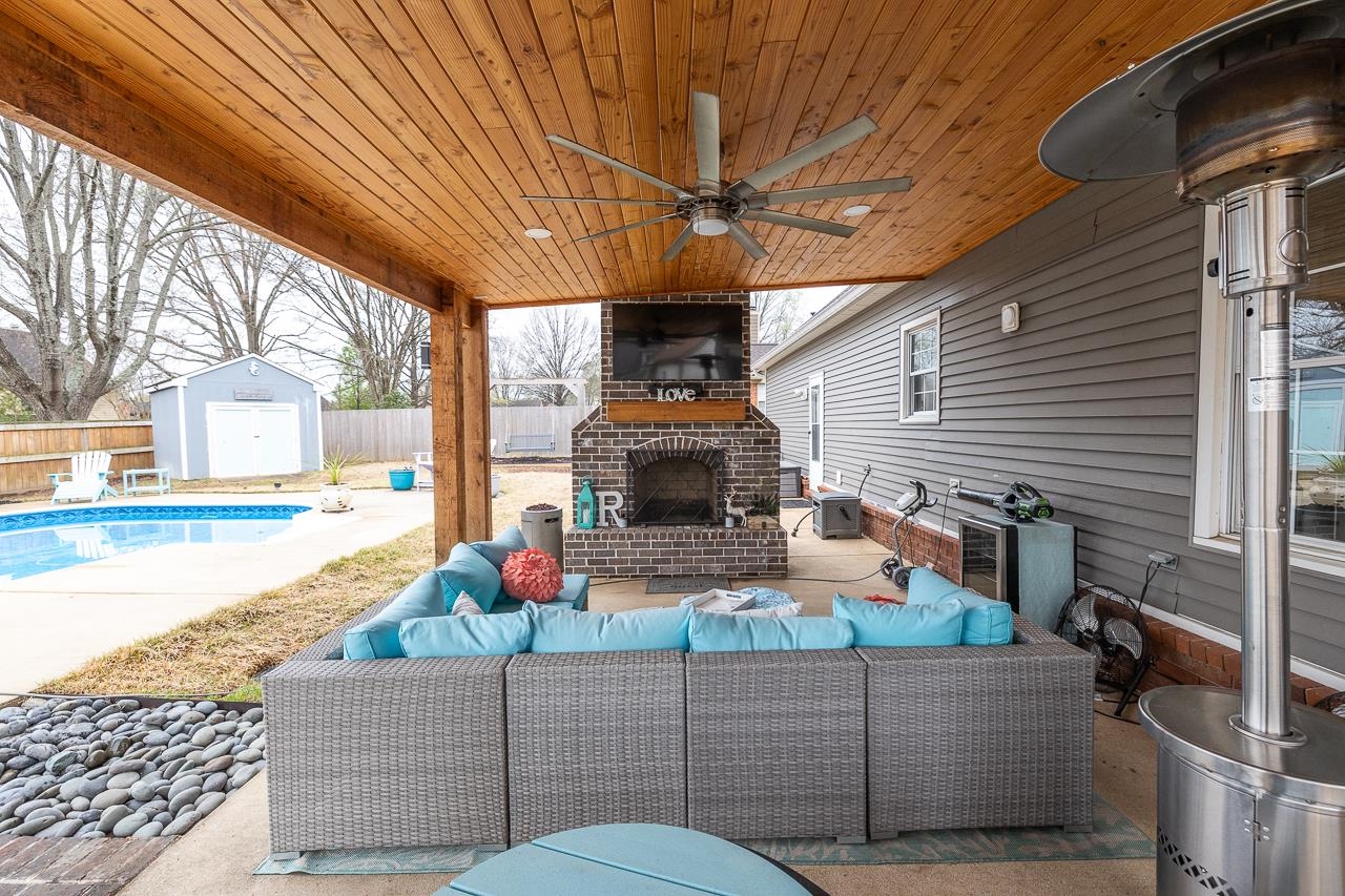 411 E POWELL RD