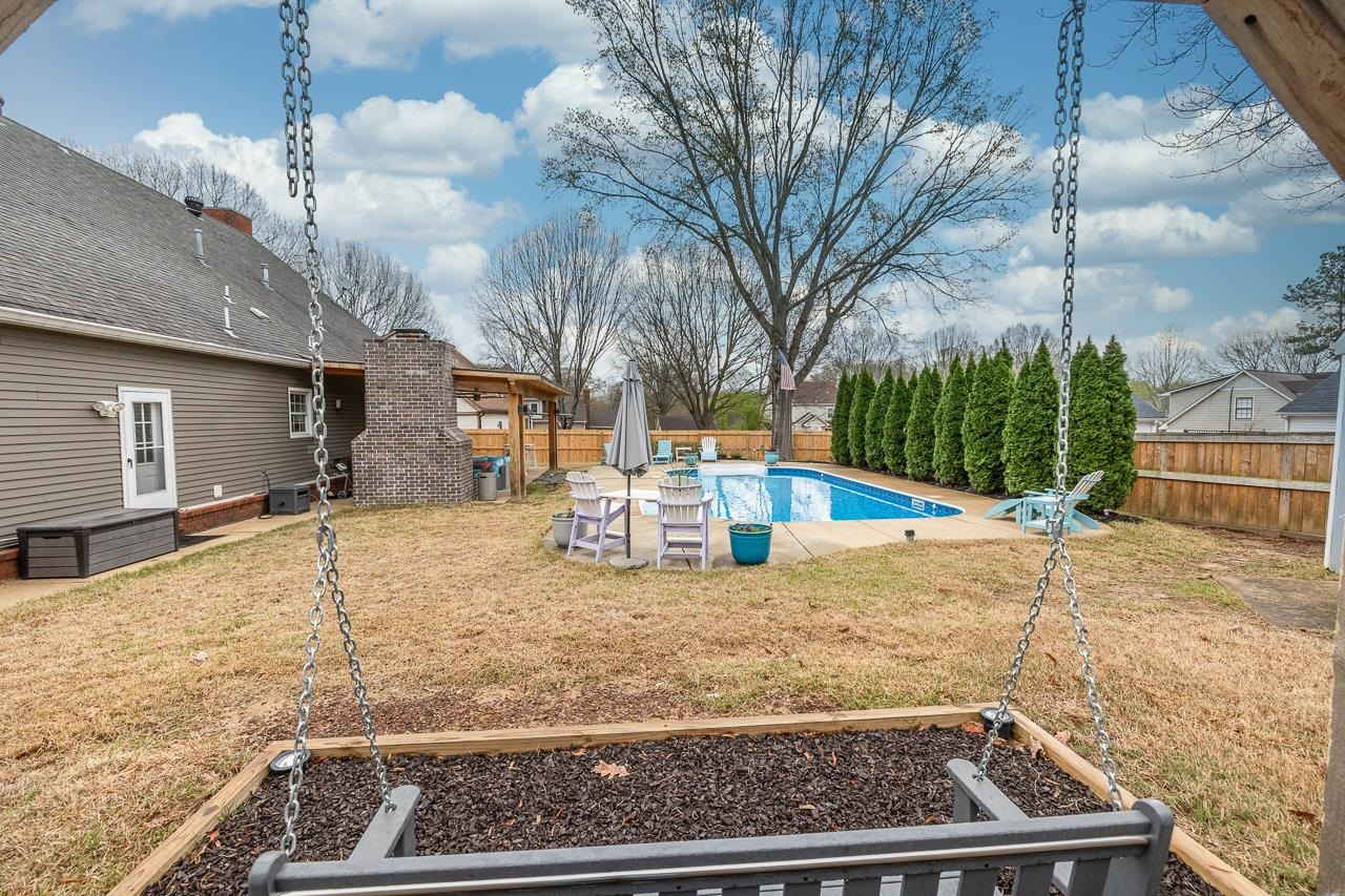 411 E POWELL RD