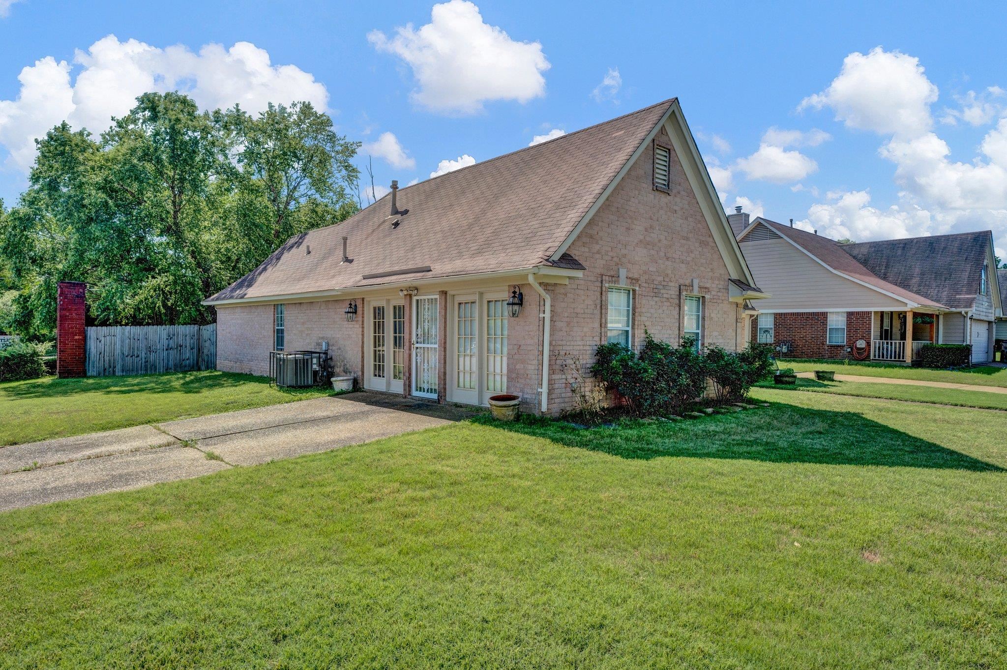 5364 MEADOW CROSS DR