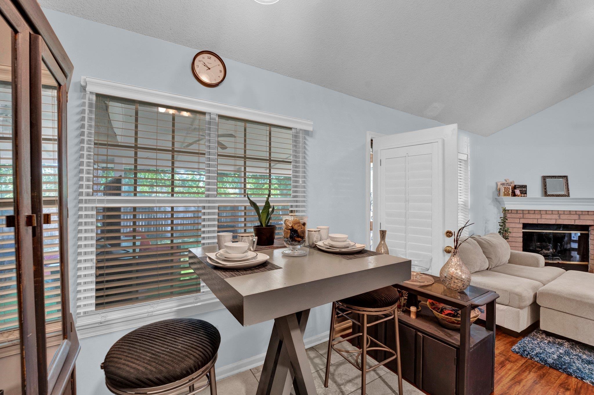 5364 MEADOW CROSS DR