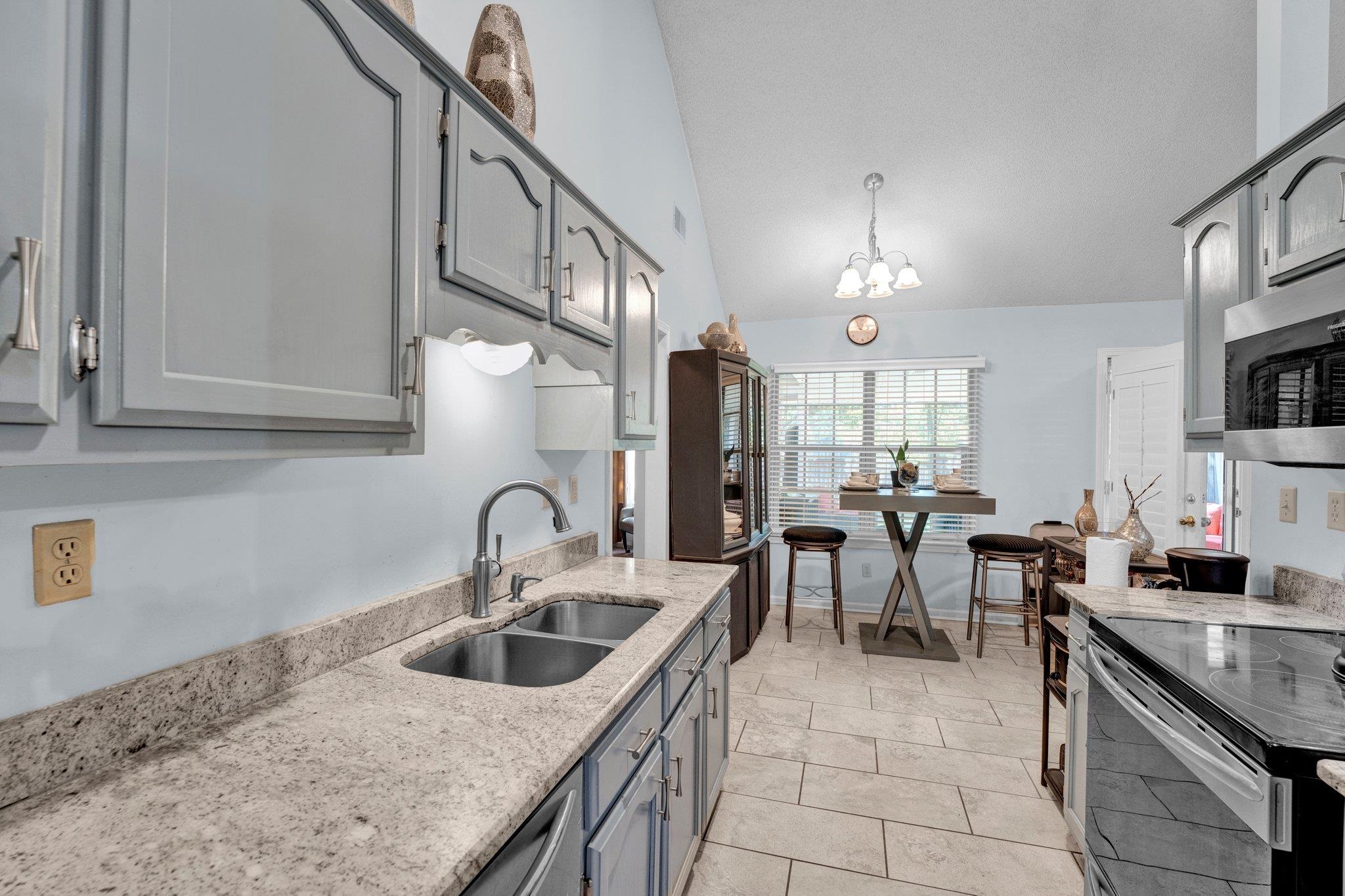 5364 MEADOW CROSS DR