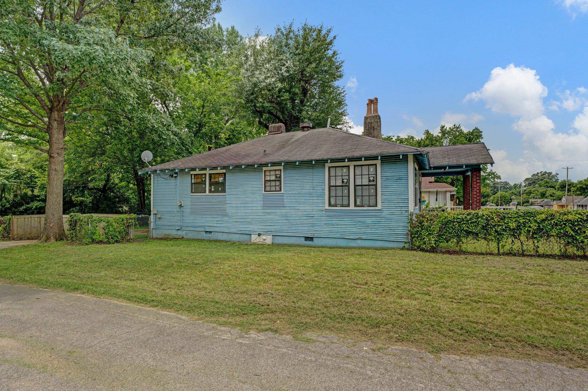 2027 SOUTHERN AVE