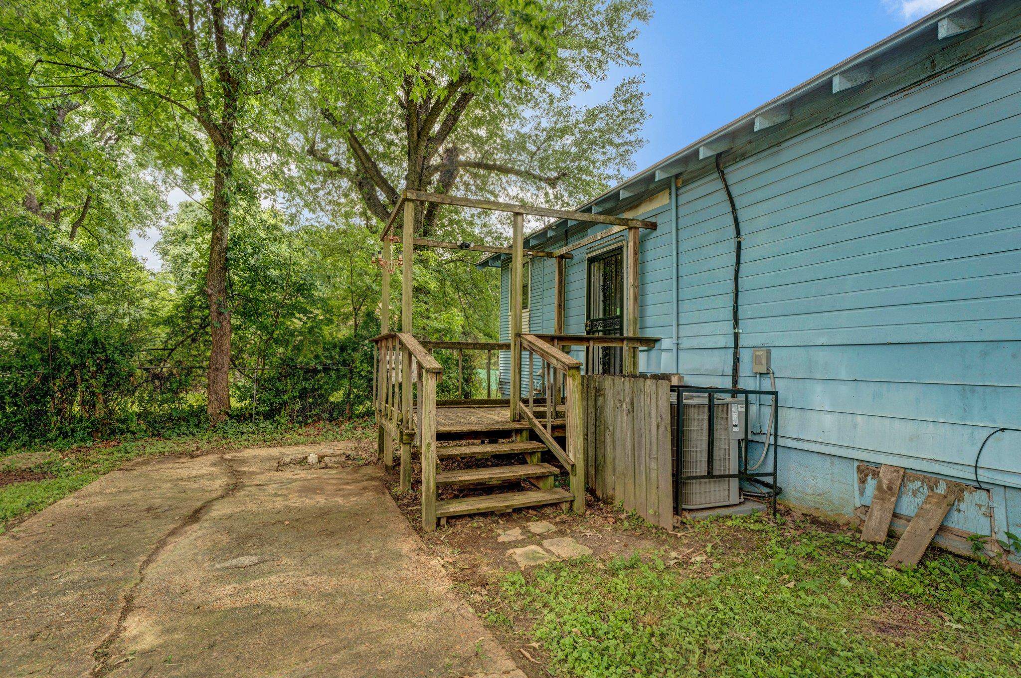 2027 SOUTHERN AVE