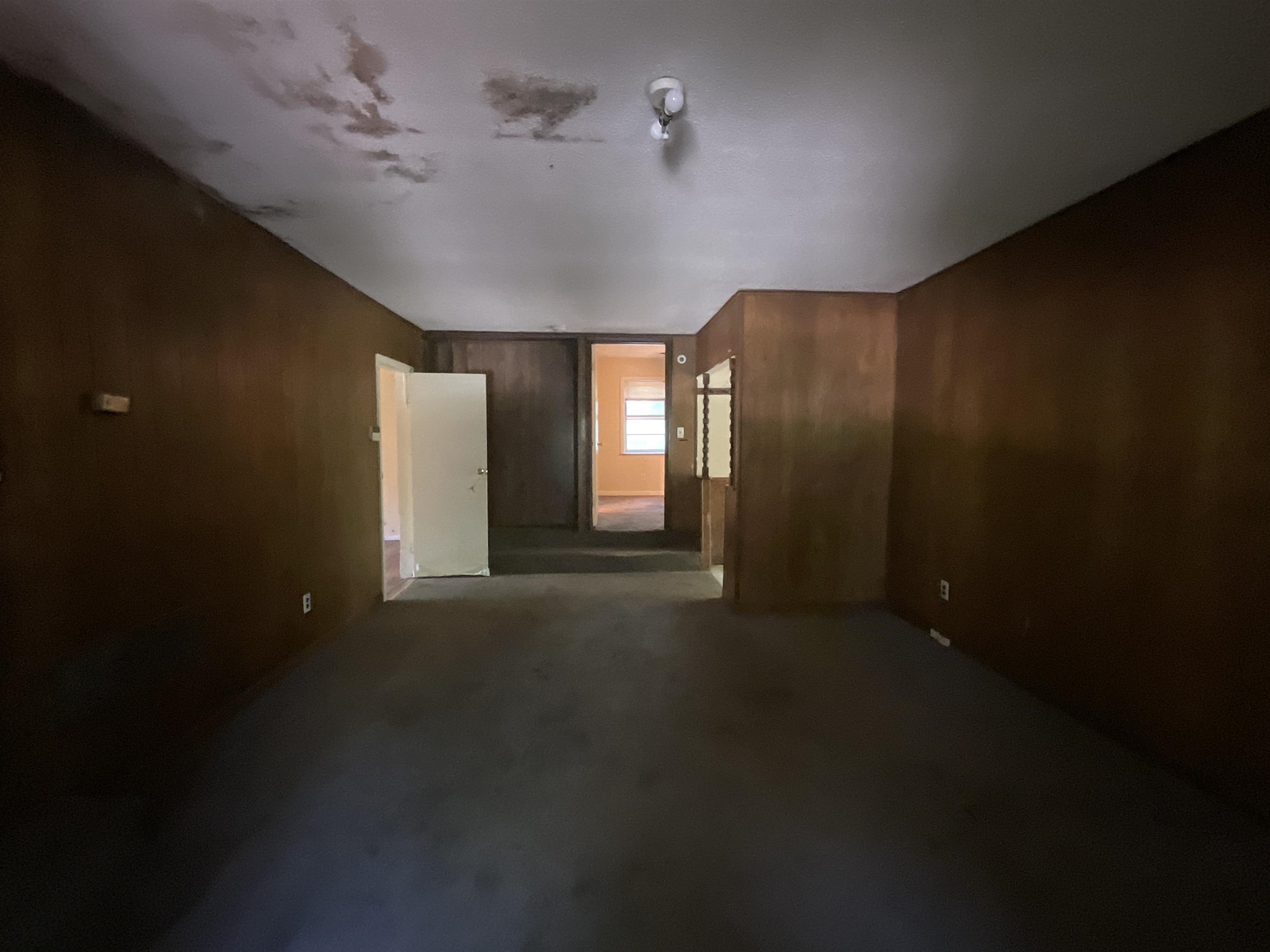 2067 COLLIER RD