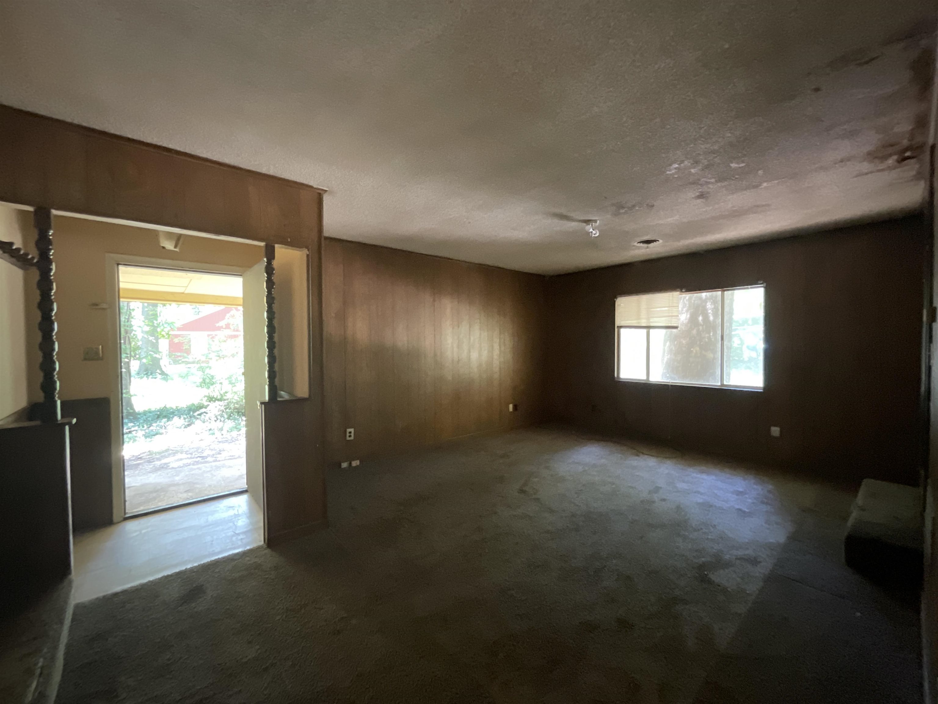 2067 COLLIER RD